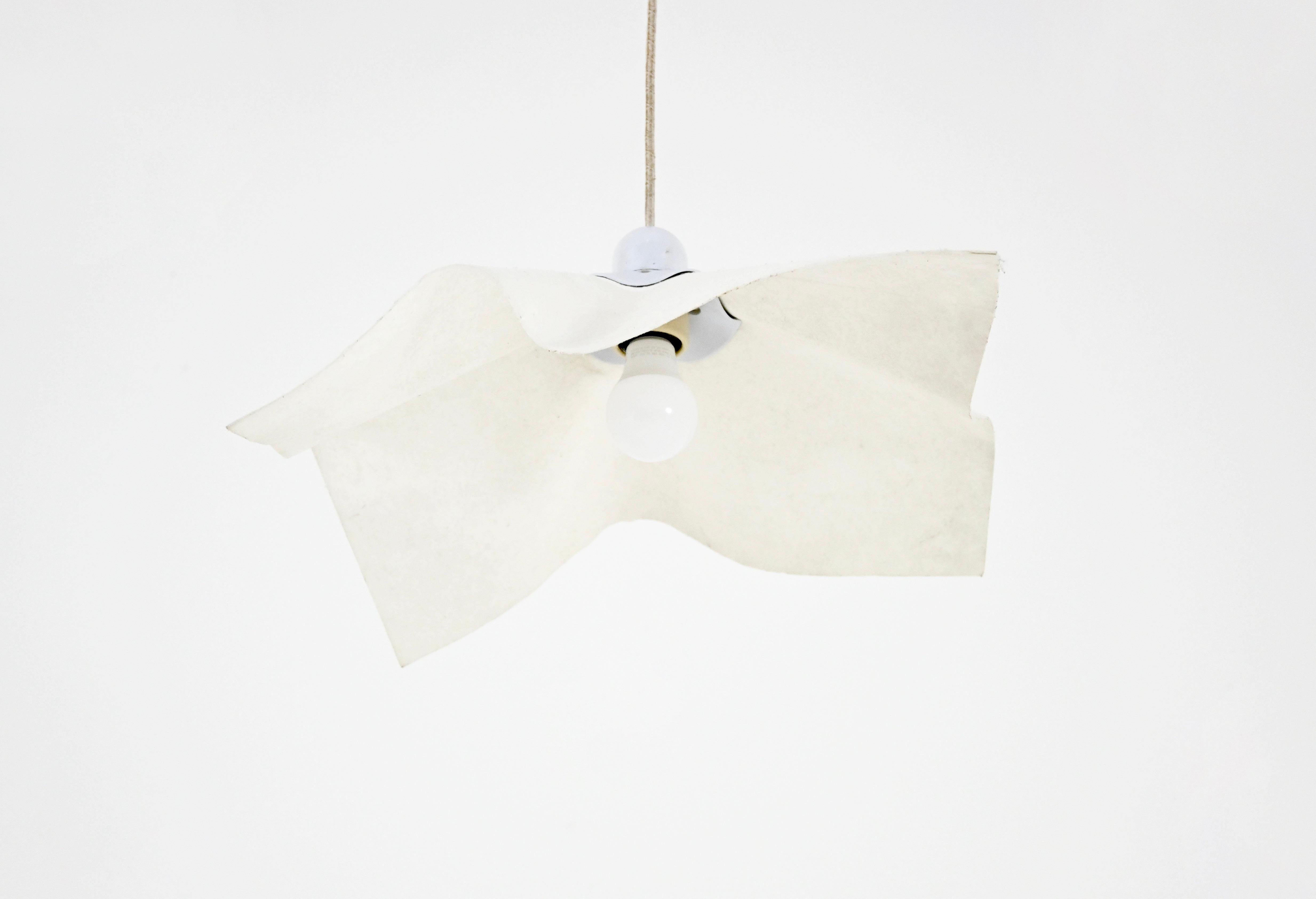 Paper and plastic hanging lamp by Mario Bellini with doughnut-shaped counterweight, model: Area 50. Wear due to time and age.
FOR SHIPPING, REQUEST US FOR RECEIVE THE BEST PRICE
