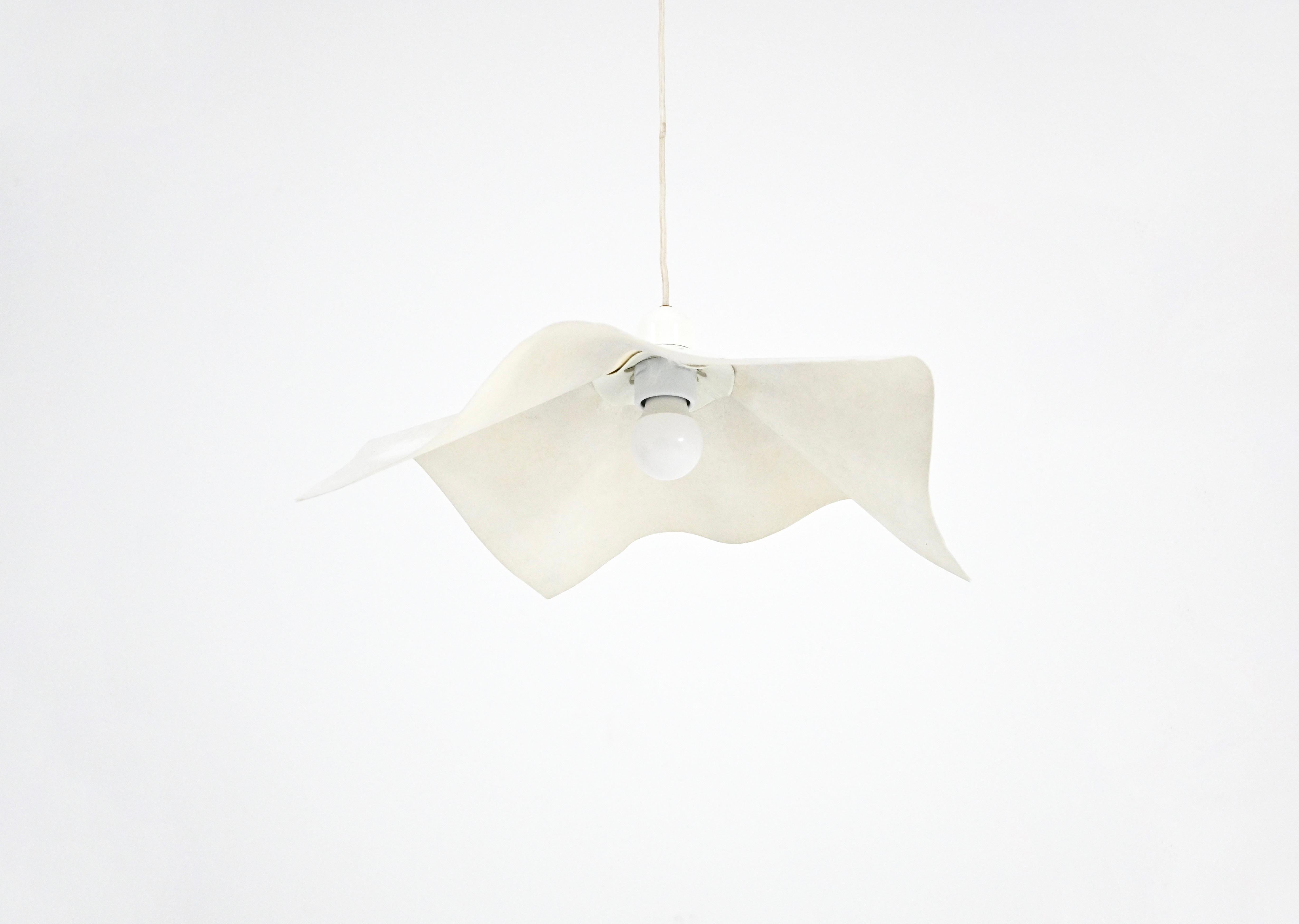 Paper and plastic hanging lamp by Mario Bellini, model: Area 50. Wear due to time and age.
FOR SHIPPING, REQUEST US FOR RECEIVE THE BEST PRICE
