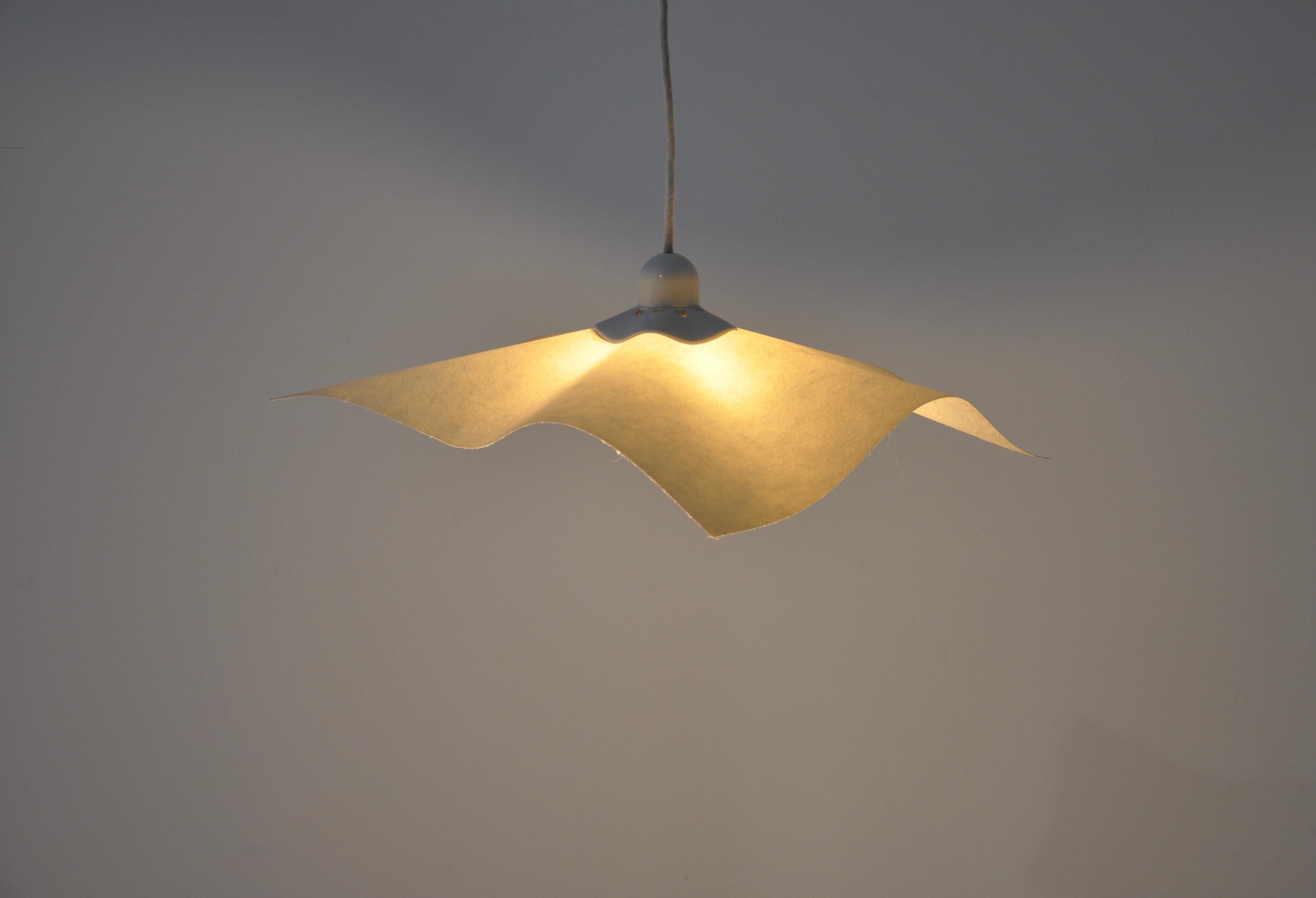 Paper and plastic hanging lamp by Mario Bellini, model: Area 50. Maximum height with cable: 225 cm. Wear due to time and age
