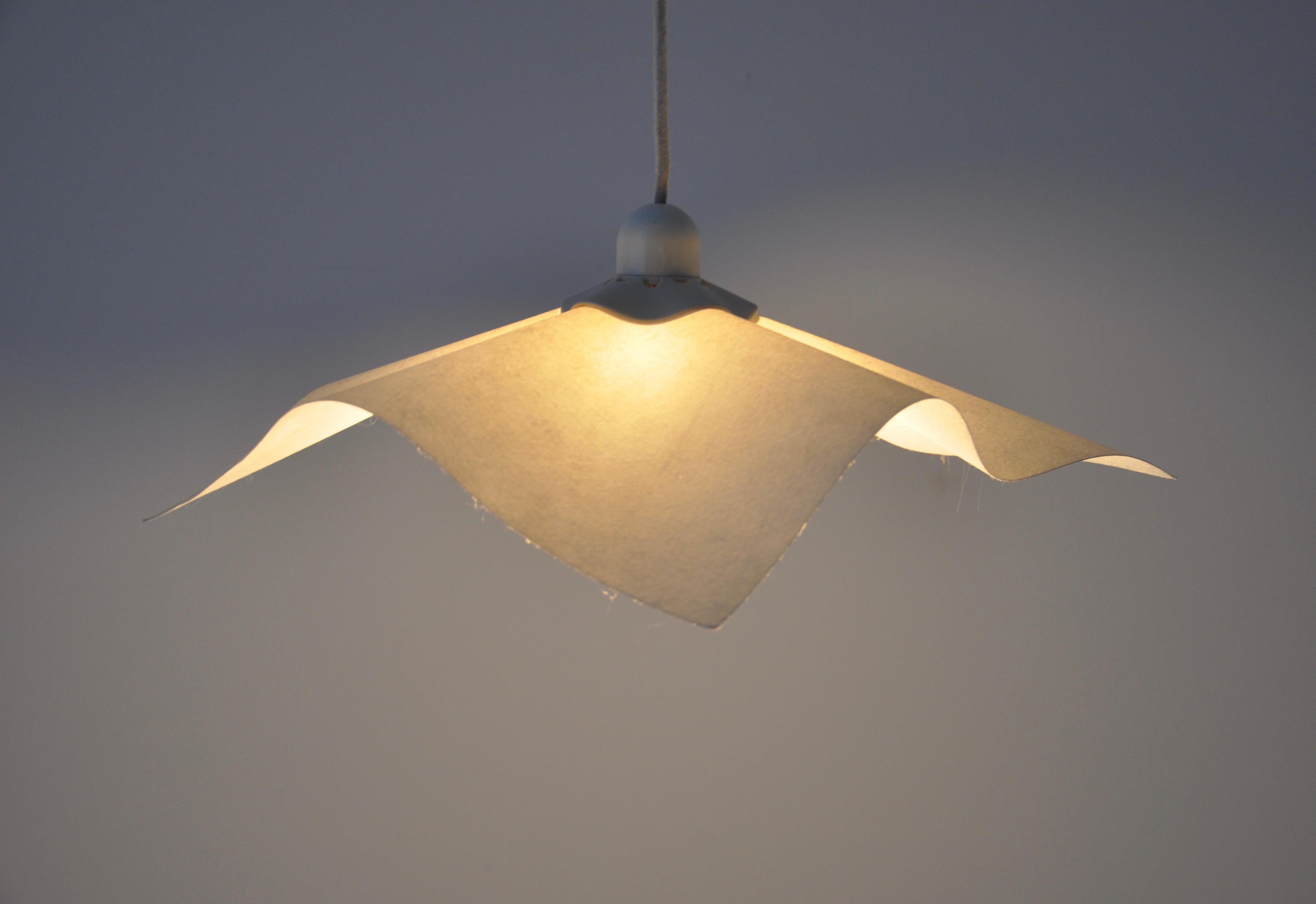 Paper and plastic hanging lamp by Mario Bellini, model: Area 50. Maximum height with cable: 124 cm. Wear due to time and age