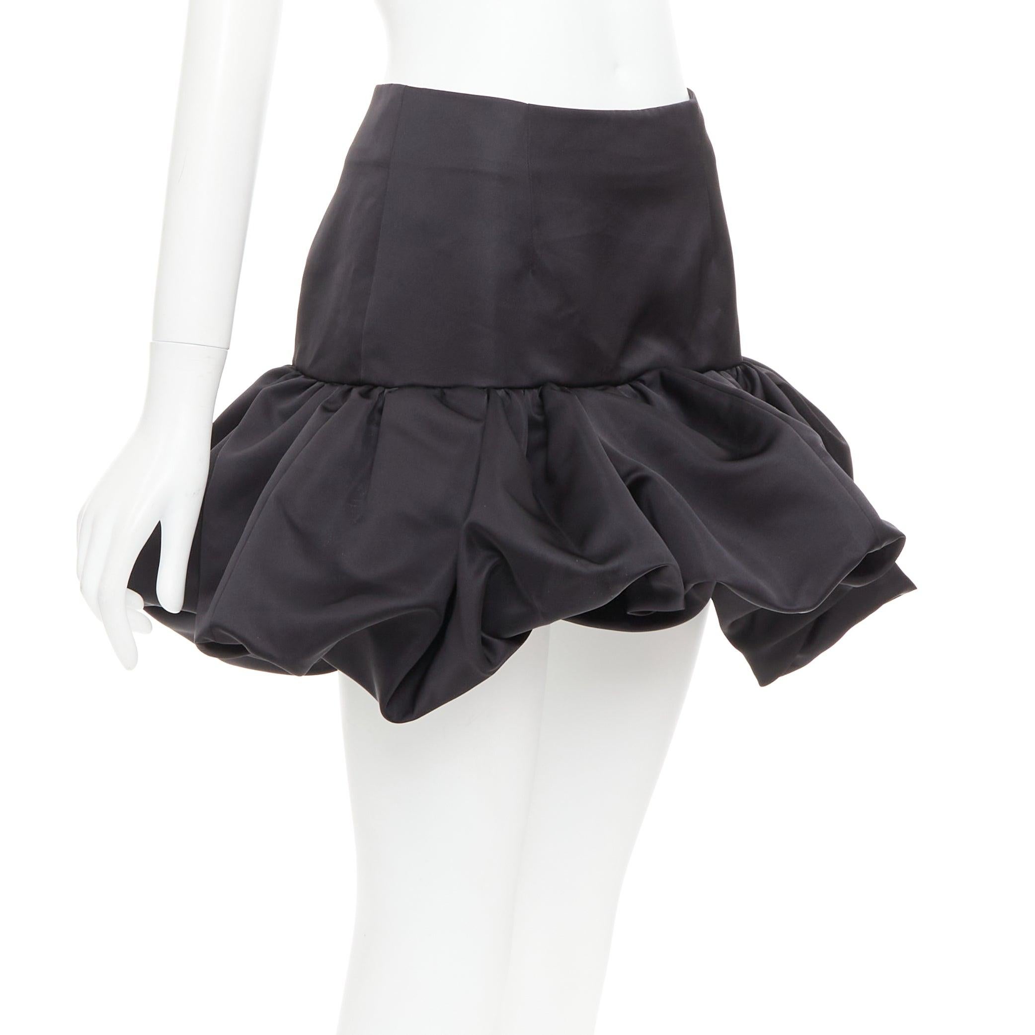 AREA mini falda de satén negro con vuelo y cintura alta US2 XS Negro en venta