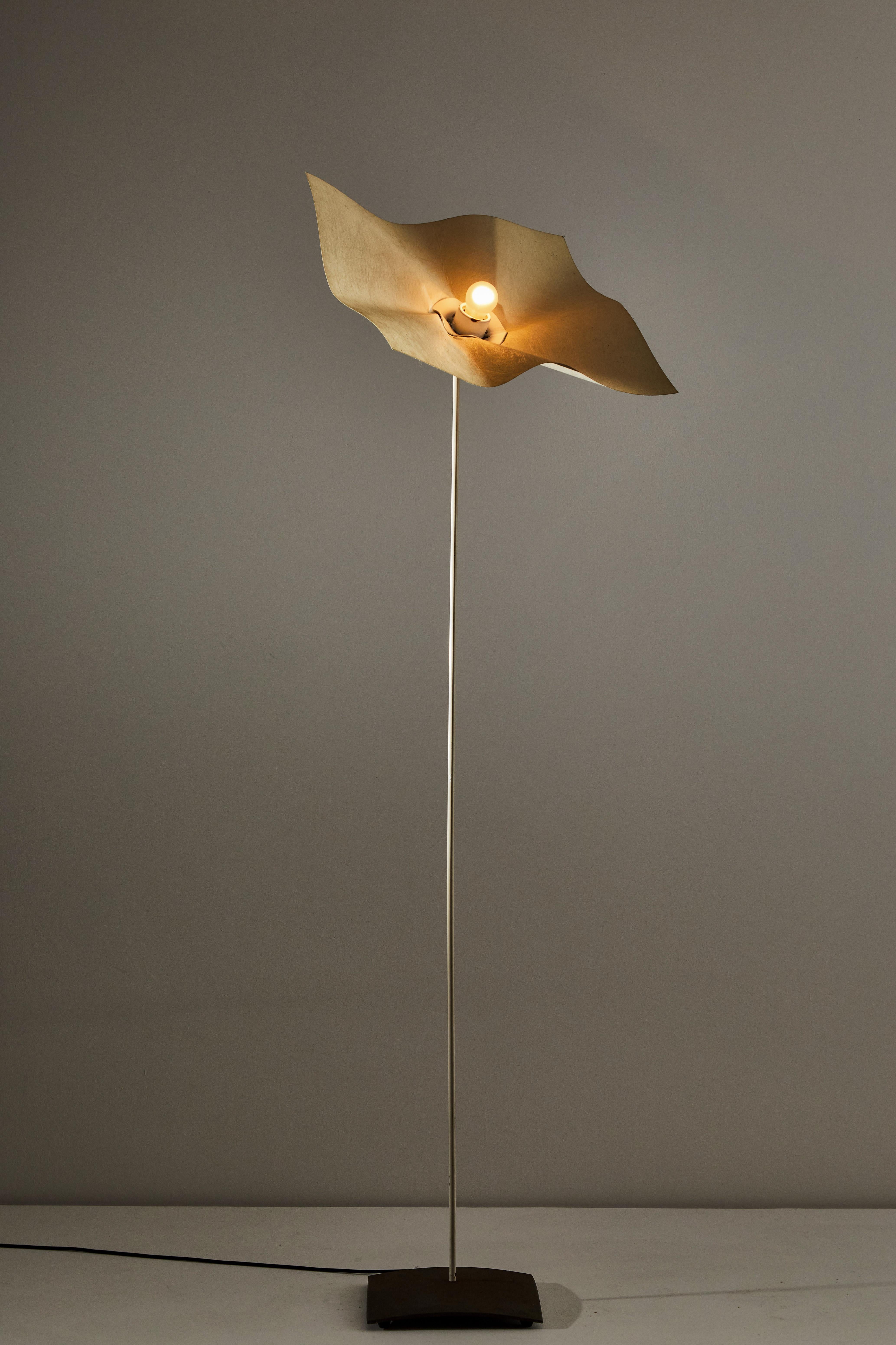 Area curvea floor lamp by Mario Bellini & Giorgio Origlia for Artemide. Designed and manufactured in Italy, 1974. Felt diffuser, metal base. Original cord with step switch. Takes one E27 40w maximum bulb. Bulbs provided as a onetime courtesy.