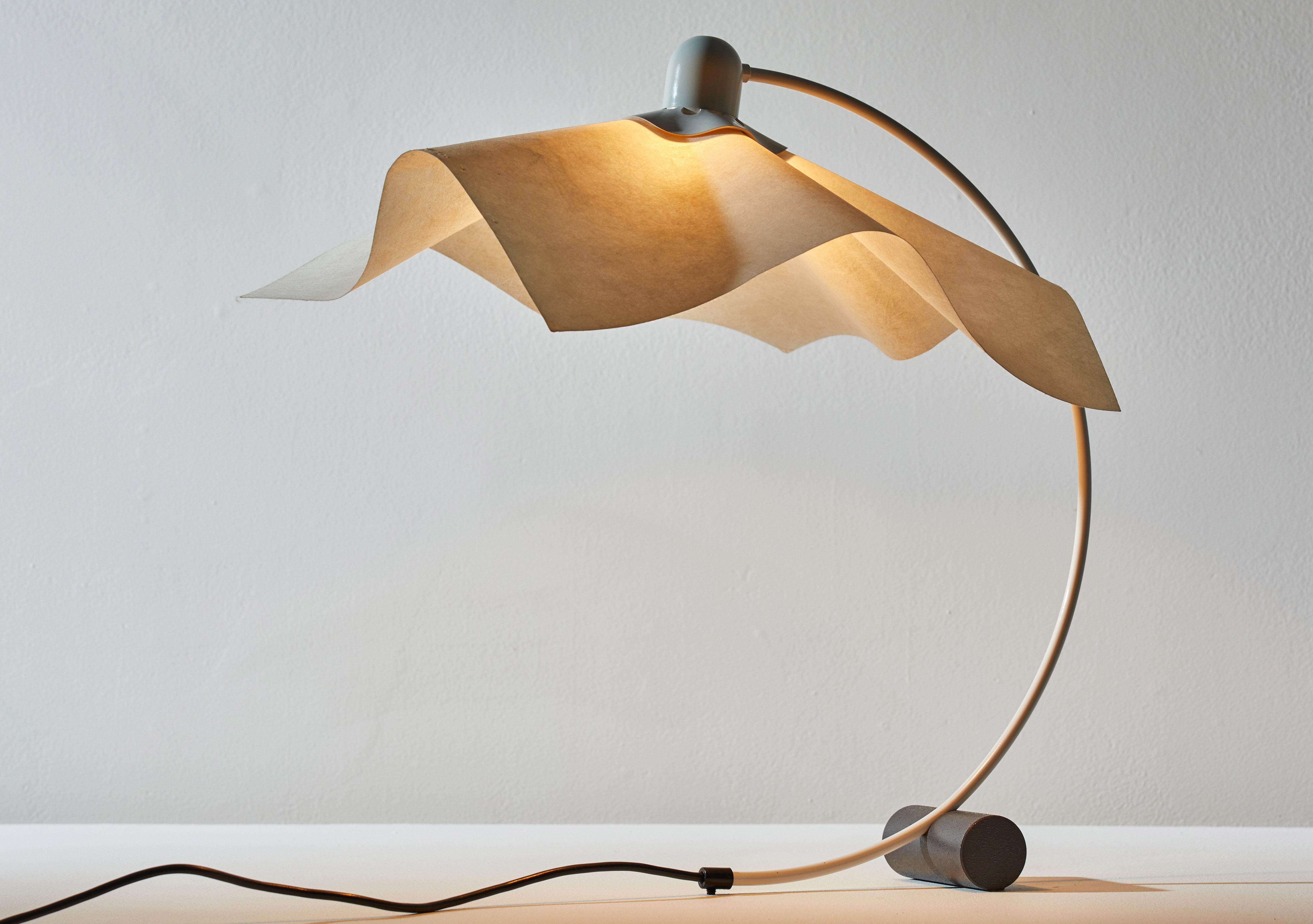 Area Curvea table lamp by Mario Bellini & Giorgio Origlia for Artemide. Designed and manufactured in Italy, circa 1974. Steel, acrylic, with resin shade. Original cord wired for U.S. sockets. Takes one E27 60w maximum bulb.
  