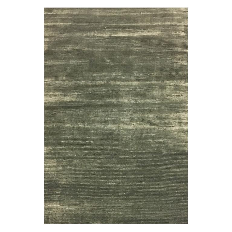 Modern Area Rug in Olive Contemporary, Loom-knotted of Wool Viscose, 