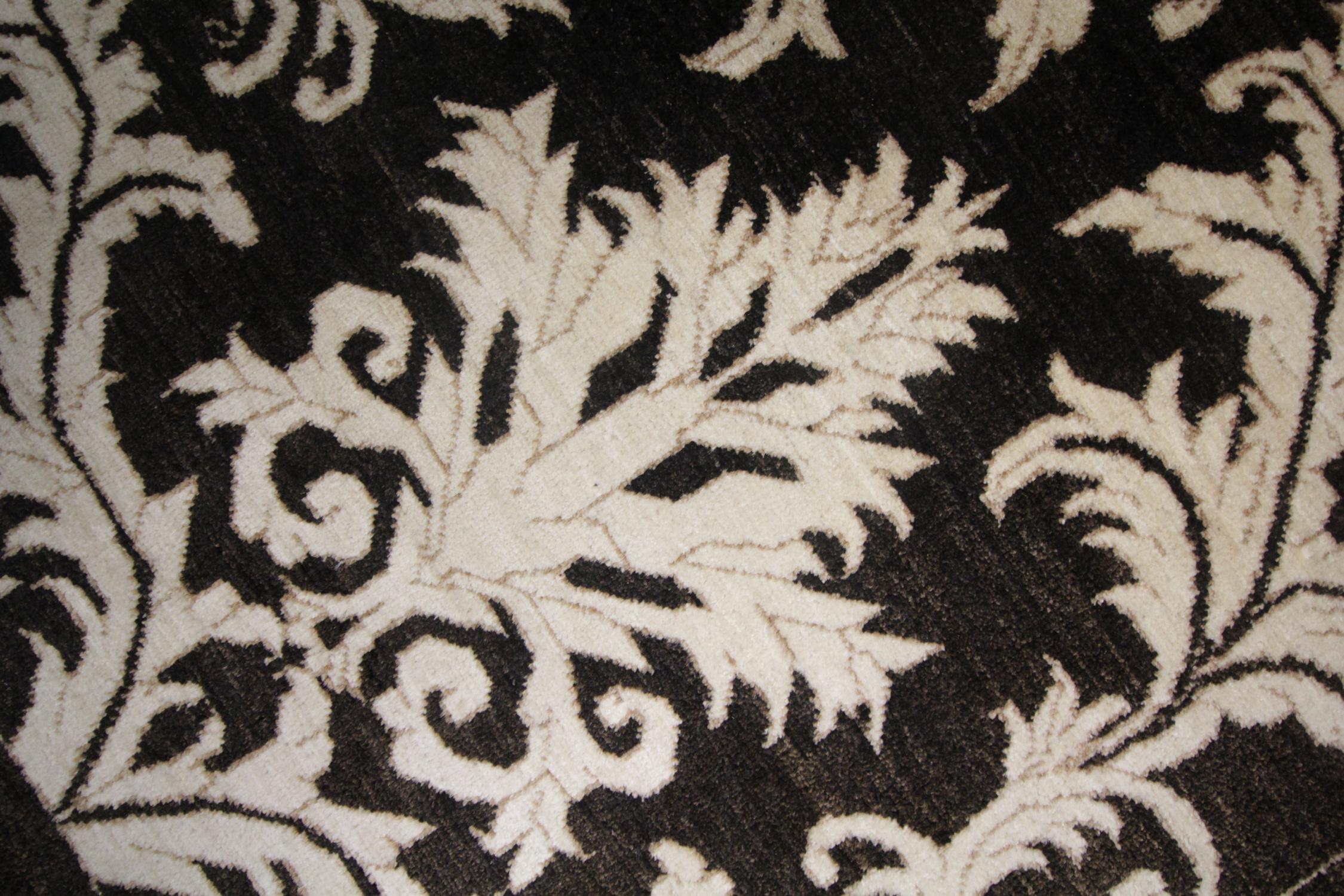 Area Rug, Turkish Oriental Carpet Damask Gold and Black Rug In Excellent Condition For Sale In Hampshire, GB
