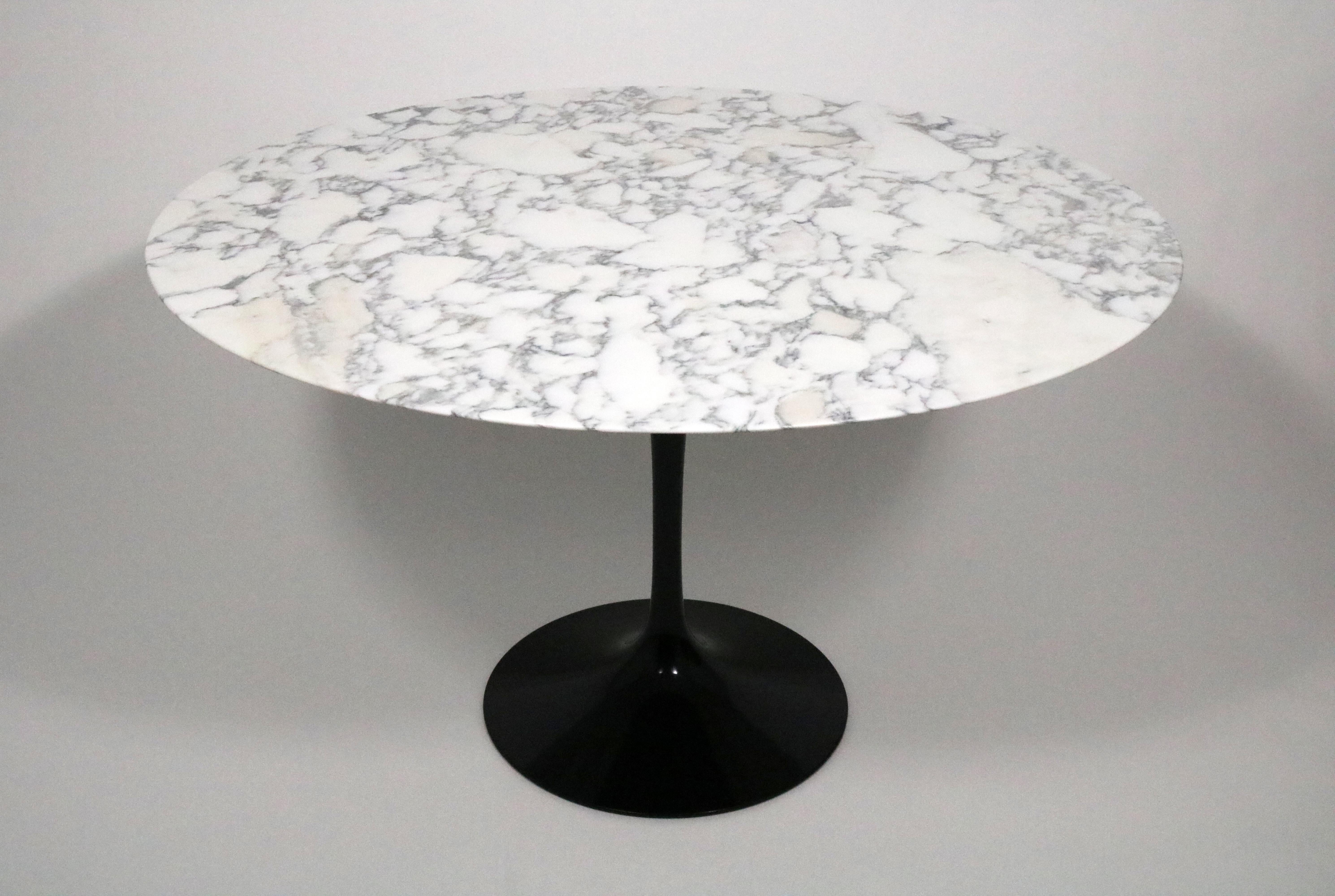 Arebescato Marble Top Dining Table by Eero Saarinen for Knoll 7