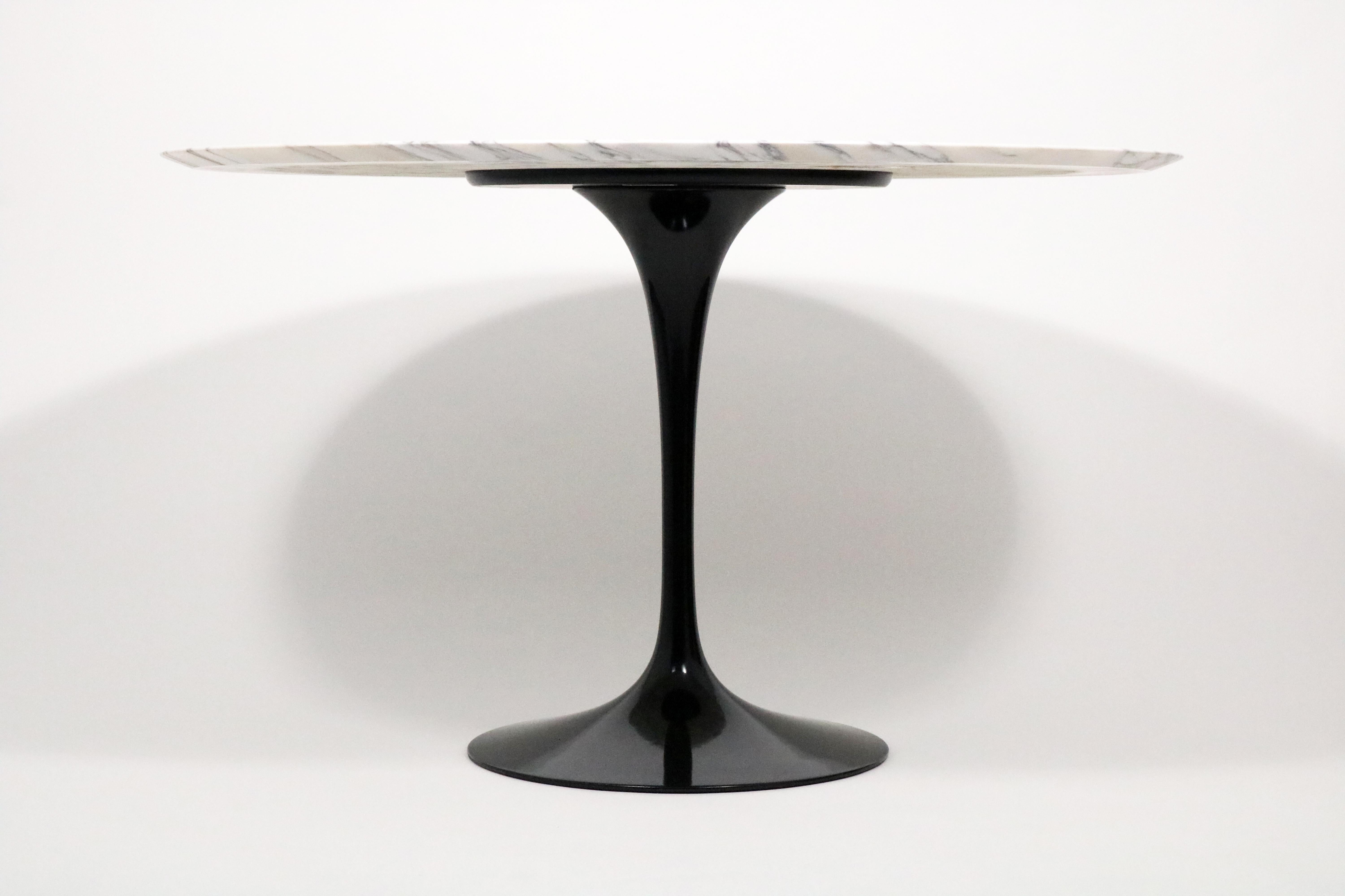 Contemporary Arebescato Marble Top Dining Table by Eero Saarinen for Knoll