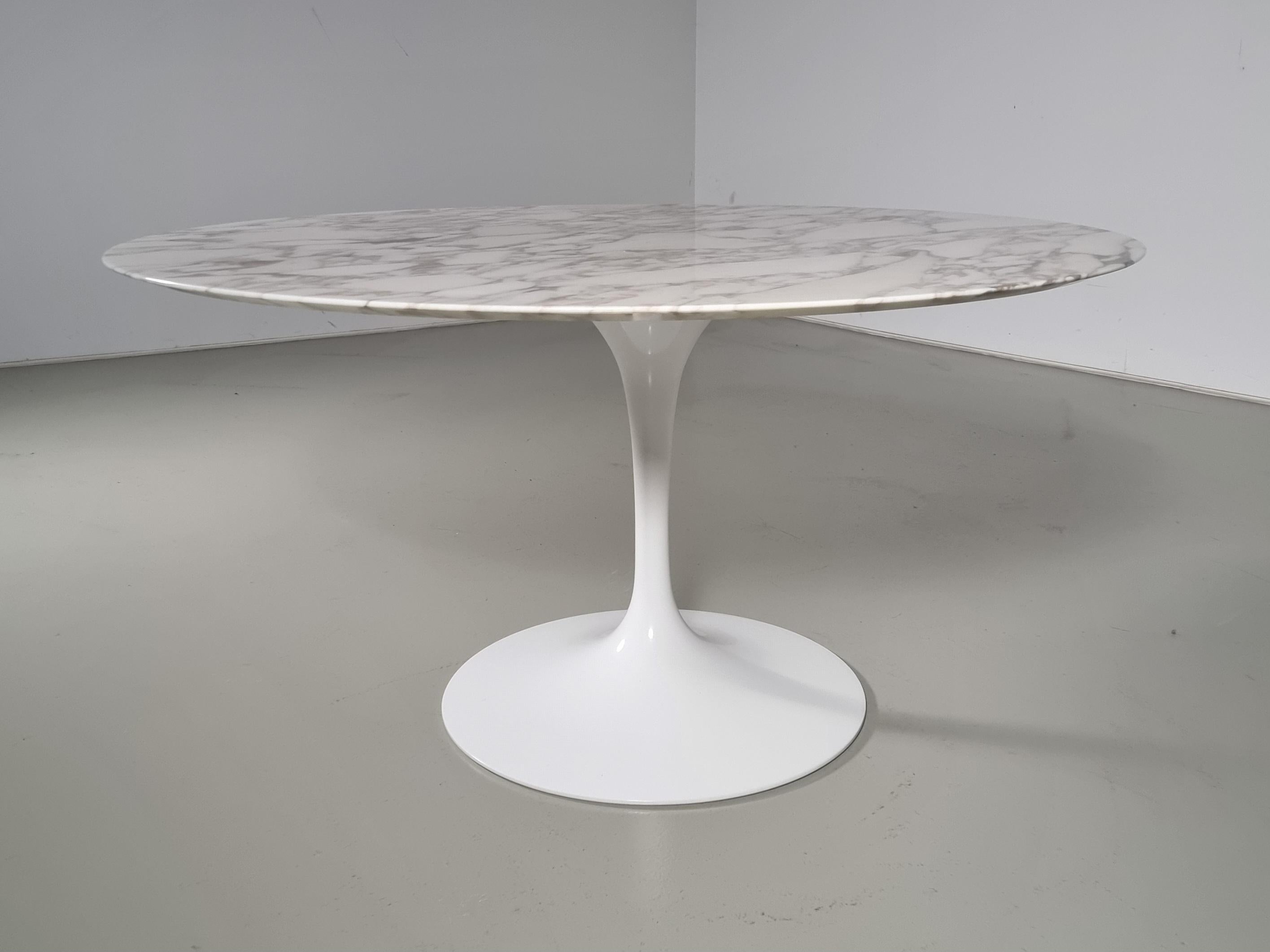 Mid-Century Modern Arebescato Marble Tulip Dining Table by Eero Saarinen for Knoll International