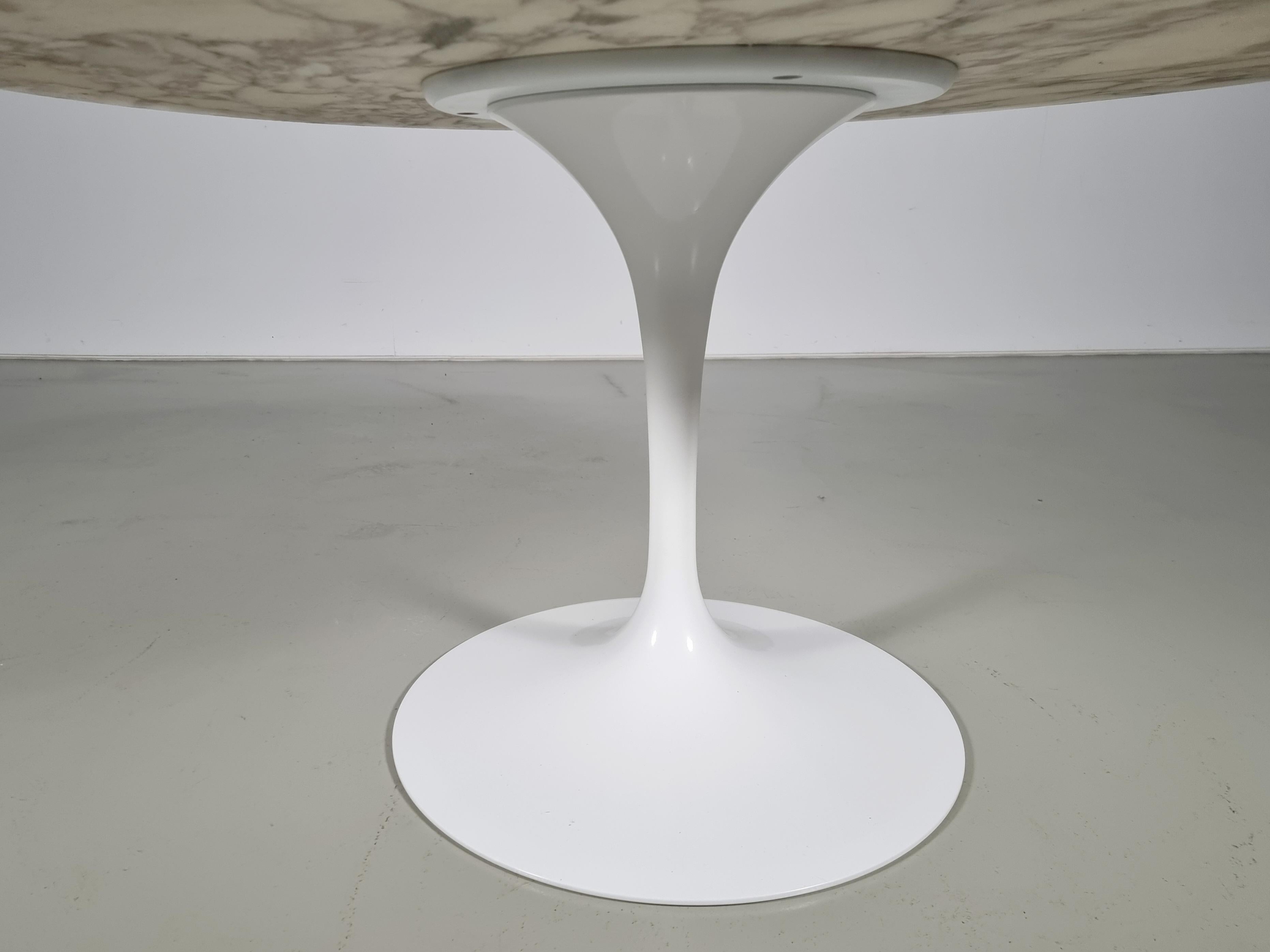 Arebescato Marble Tulip Dining Table by Eero Saarinen for Knoll International 2
