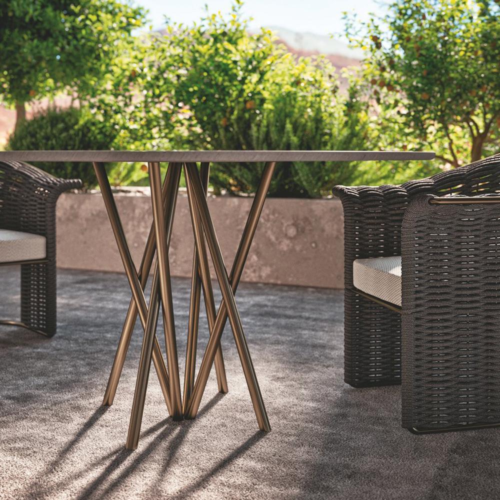 Arena Outdoor Dining Table In New Condition For Sale In Paris, FR