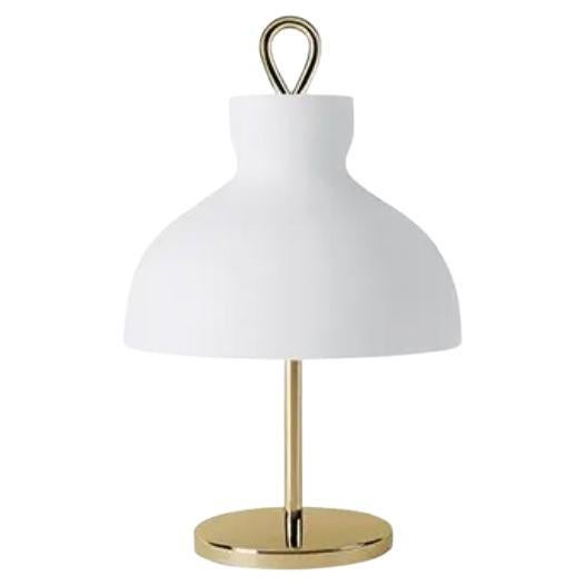 In 1956 the maestro Ignazio Gardella created the Arenzano lamp. He named it after the Ligurian seaside resort where he designed and built numerous buildings for the Milanese establishment of those years. He made it with a slim body but with a solid