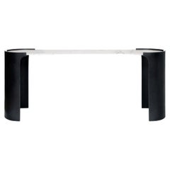 Consolle Ares in bronzo fuso patinato nero e marmo di OZA Design