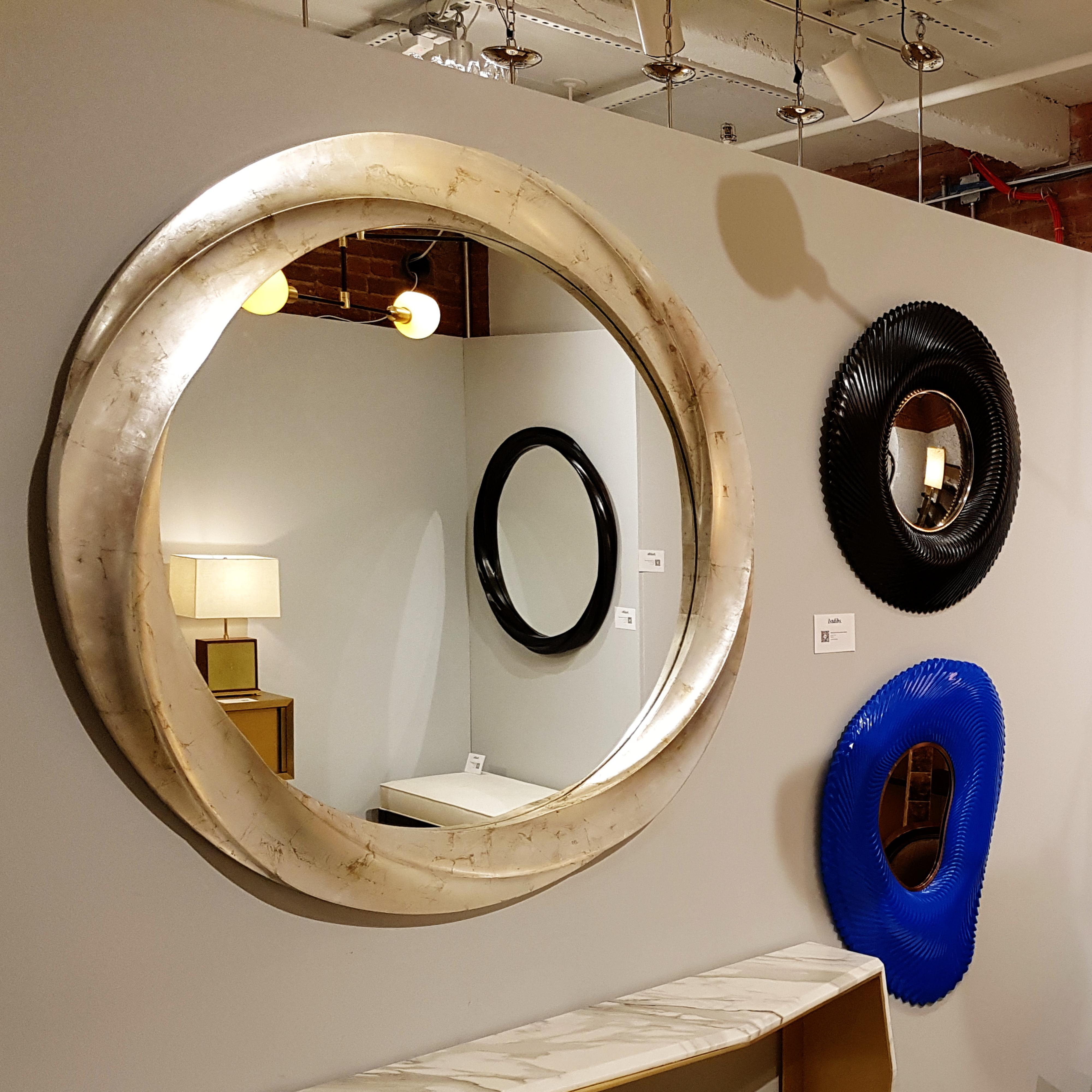 Convex-Skulptur-Spiegel der Serie „Salis“ (Holz) im Angebot