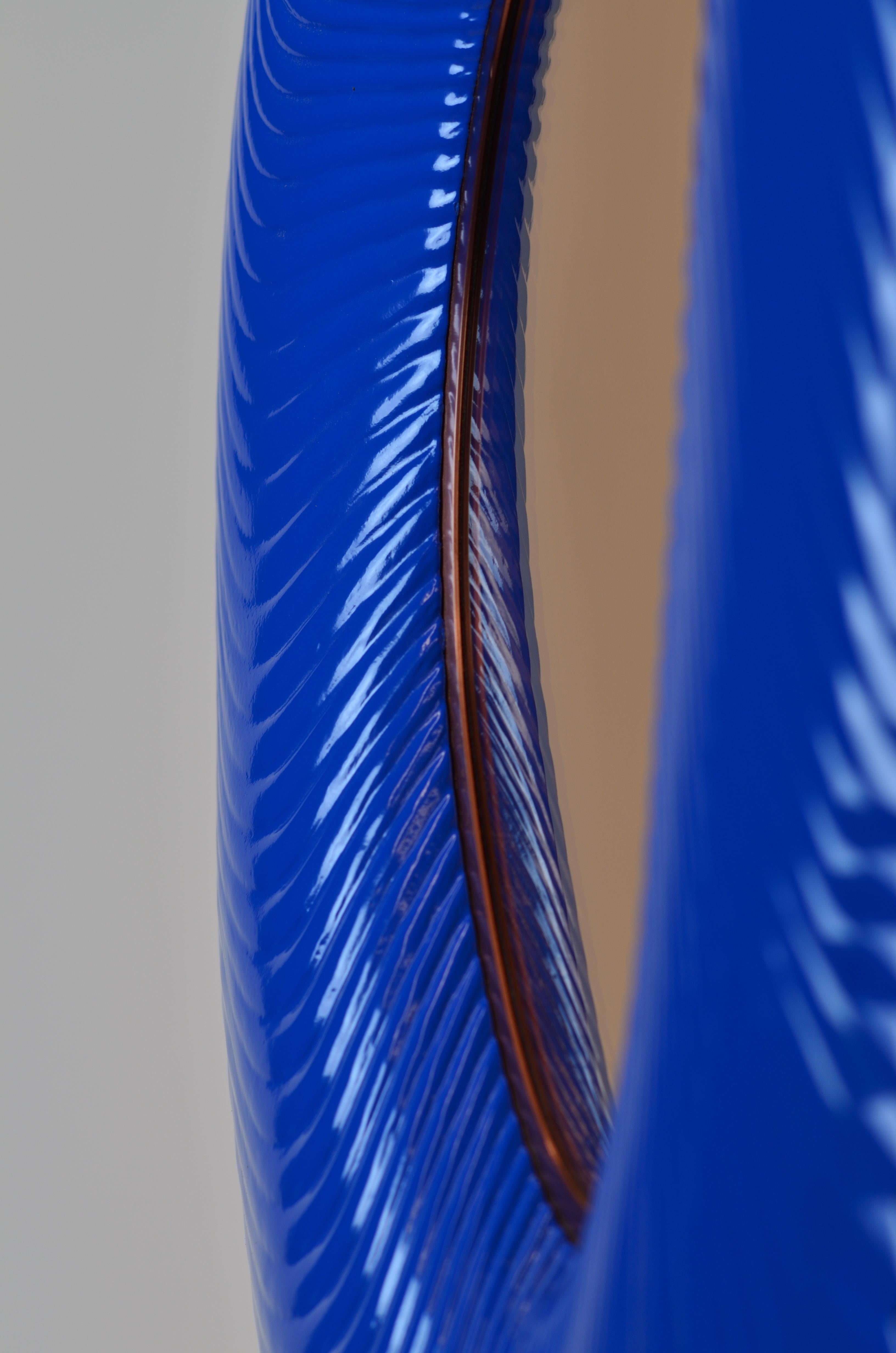 Industriel Miroir de la série Ares en laque bleu lapis en vente