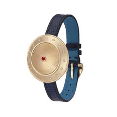 Brazalete Escudo de Ares, oro rojo de 18 quilates, rubíes, diamantes engastados en estrella y cuero