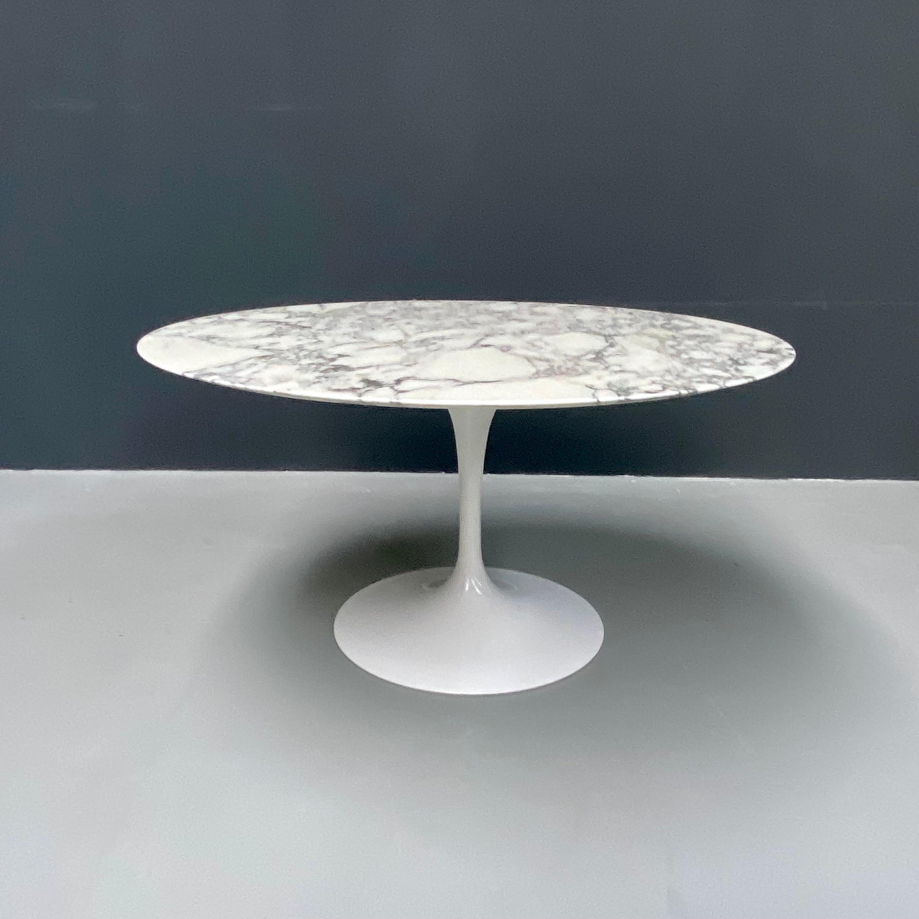 Aresbescato Esstisch aus Marmor von Eero Saarinen für Knoll Studio (Mitte des 20. Jahrhunderts) im Angebot