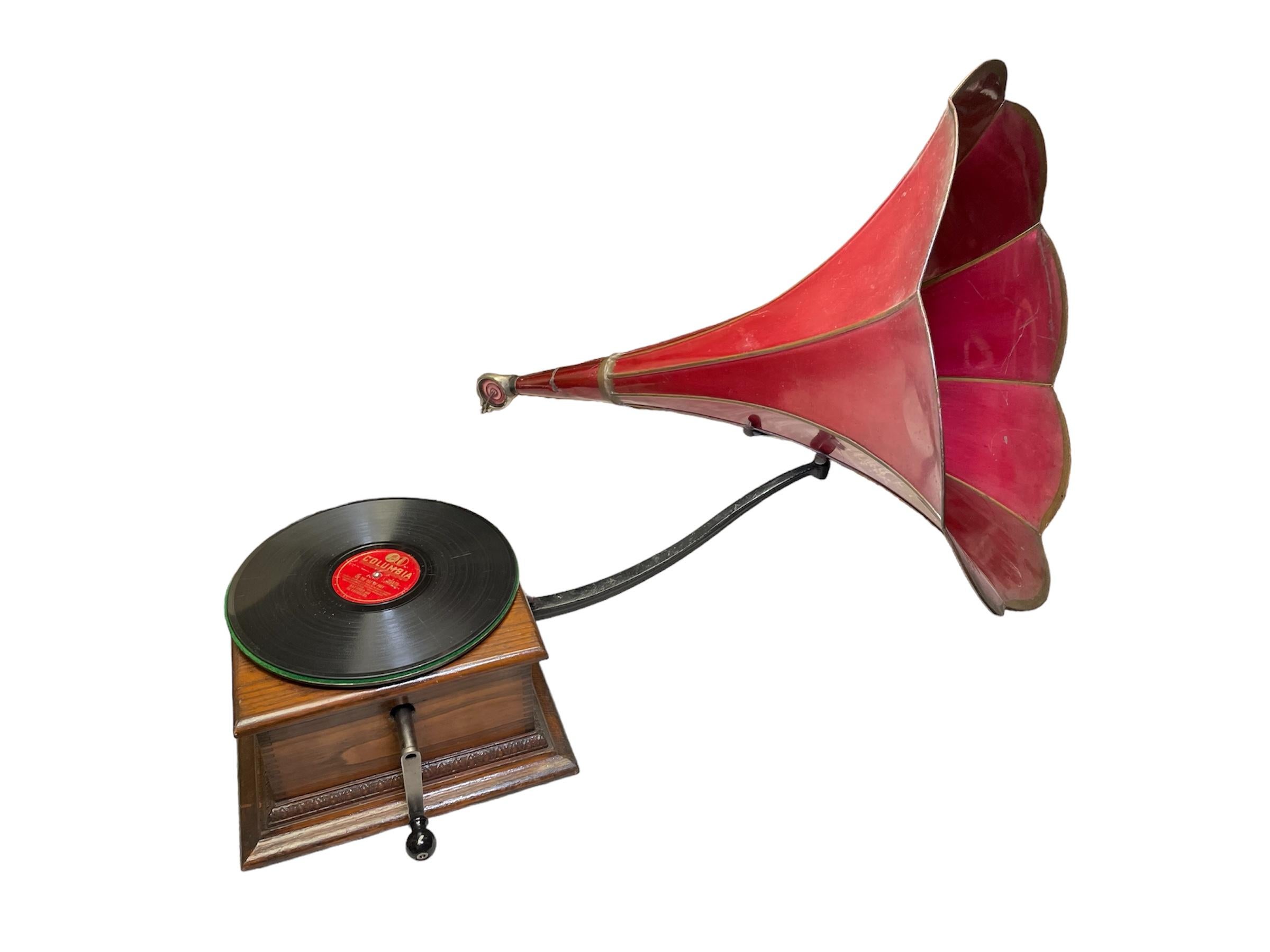 Phonographe à disque Aretino Bon état - En vente à Guaynabo, PR