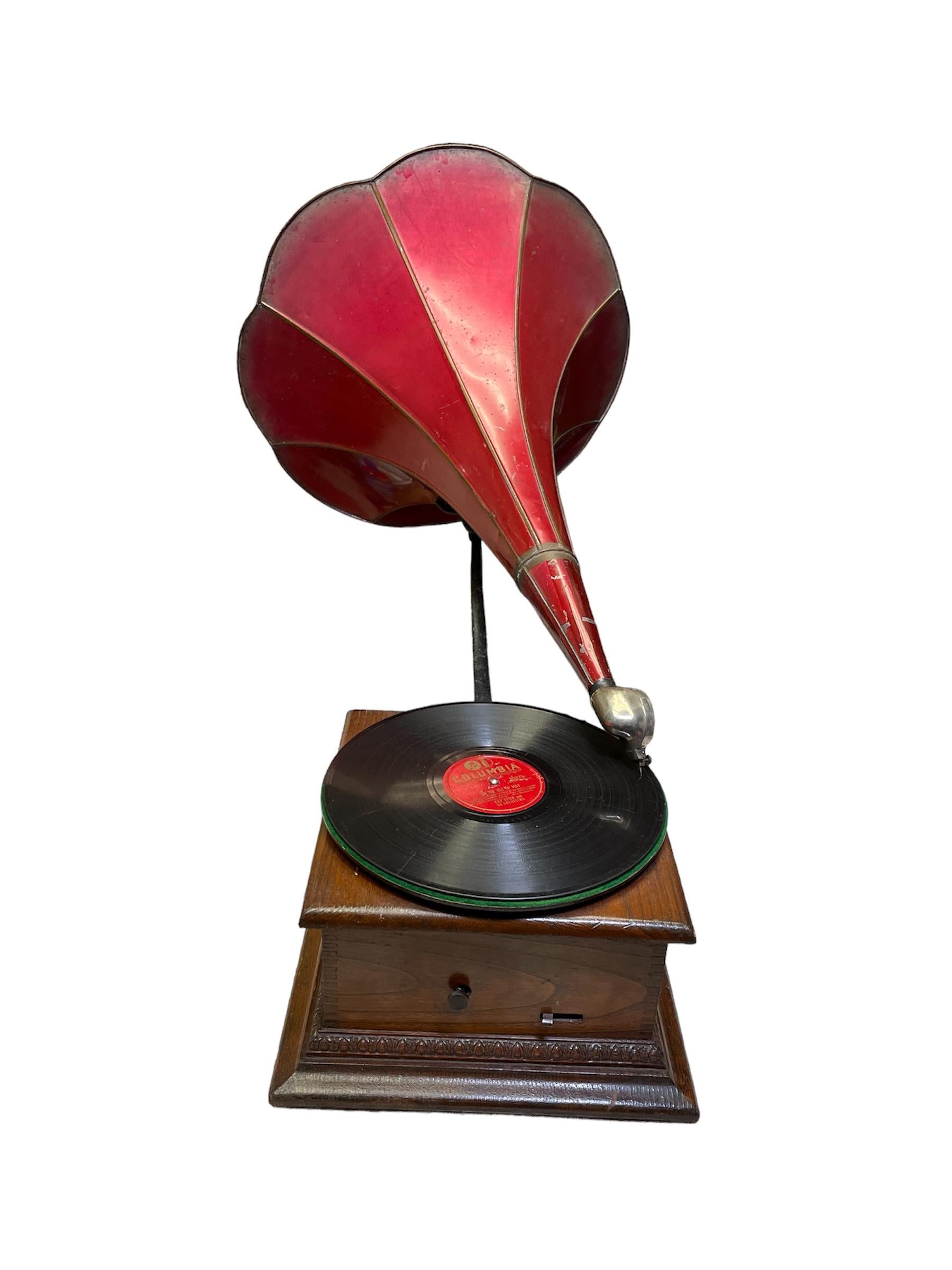 20ième siècle Phonographe à disque Aretino en vente