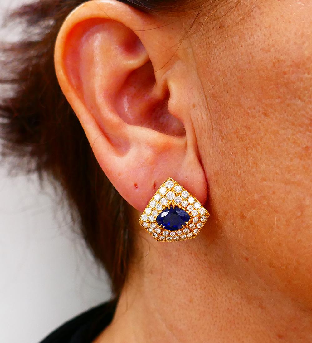 Taille mixte Areza Boucles d'oreilles vintage françaises en or 18 carats, saphirs et diamants, bijou de succession en vente