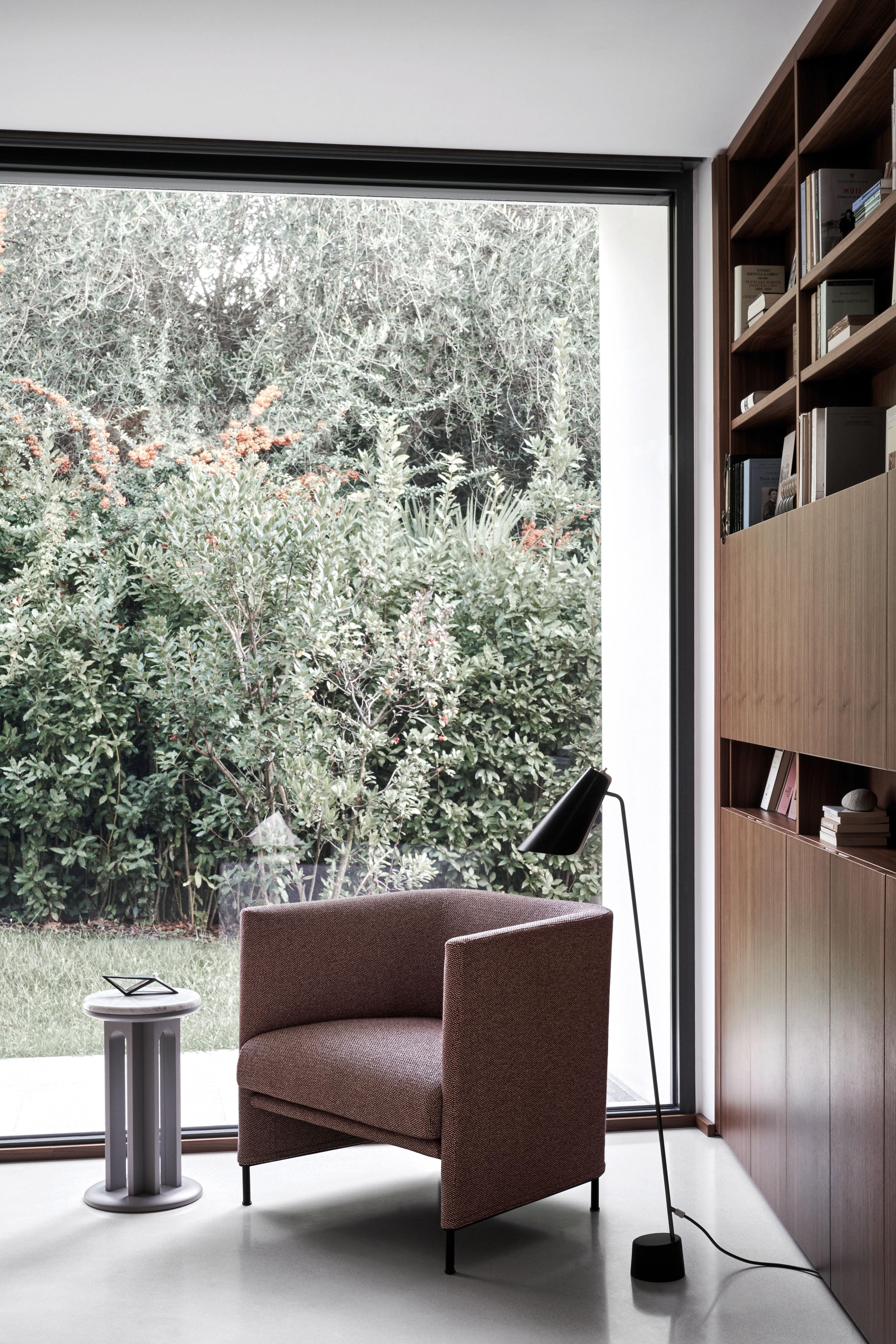 Moderne Fauteuil Arflex Algon à dossier bas en cuir Perla brun par Luca Nichetto en vente