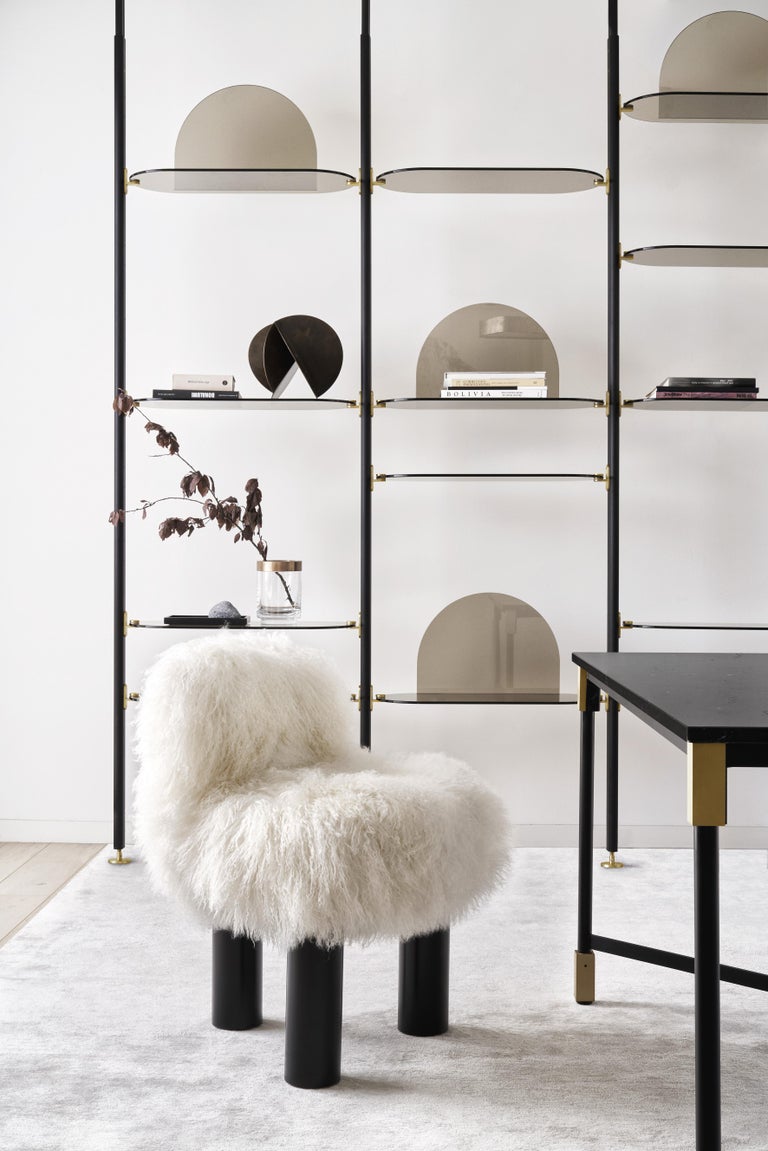 Arflex Botolo High Back Armchair in Natural Fur & Black Metal Legs by Cini Boeri In New Condition For Sale In Brooklyn, NY