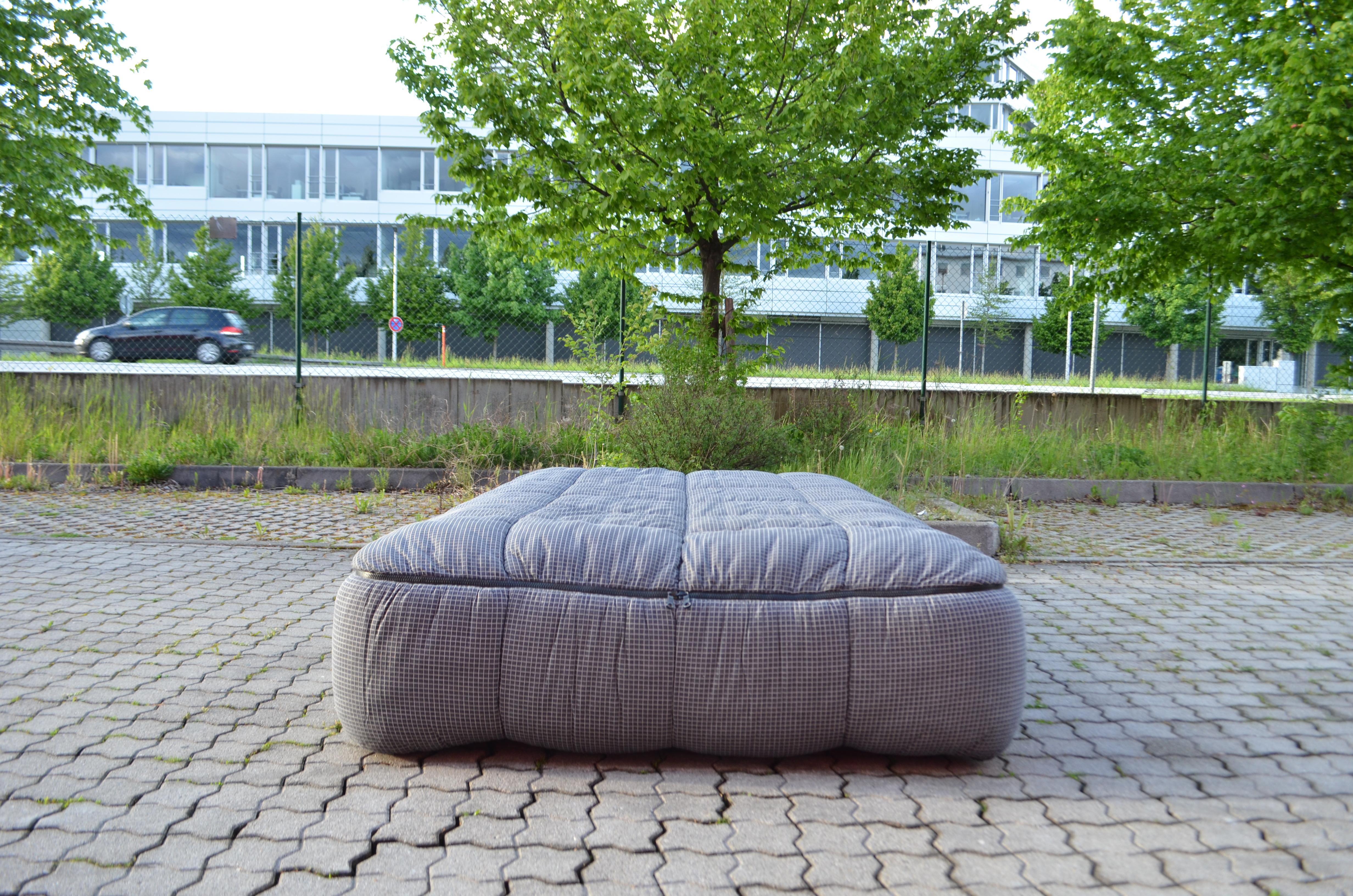 Arflex Cini Boeri Modellstreifen-Bett-Tagesbett (Moderne) im Angebot