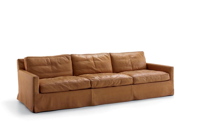A sofa with a minimalist and rigorous structure, for a comfortable and, at the same time, decorative effect.

Additional information:
Materials: Upholstered seat with Beech Wood Frame
Color: Leather, Super
Structure: Solid Beech-wood
Frame