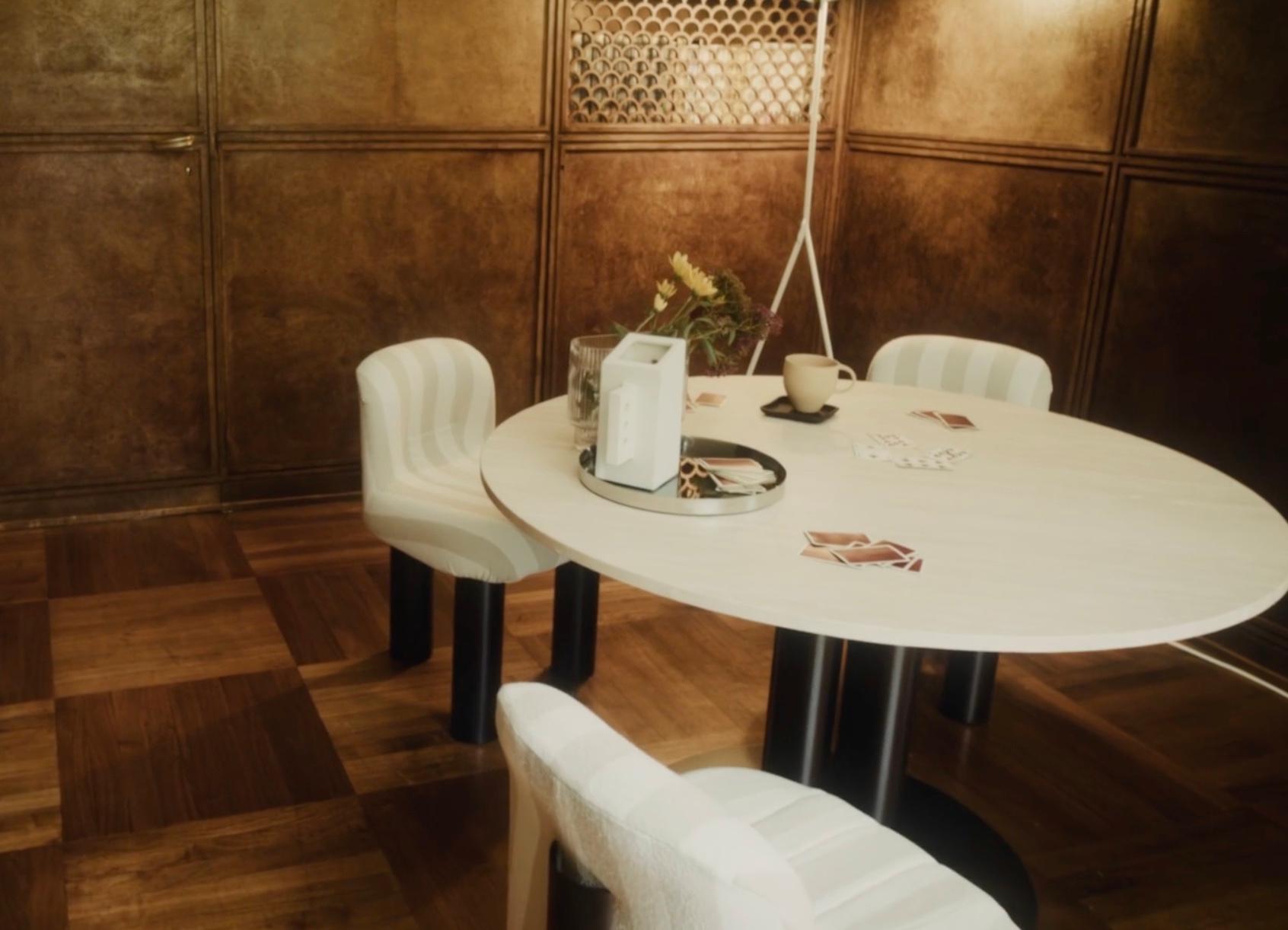 Arflex 'Goya' Dining Table in Lacquered Metal and Red Travertine In New Condition For Sale In Tilburg, NL