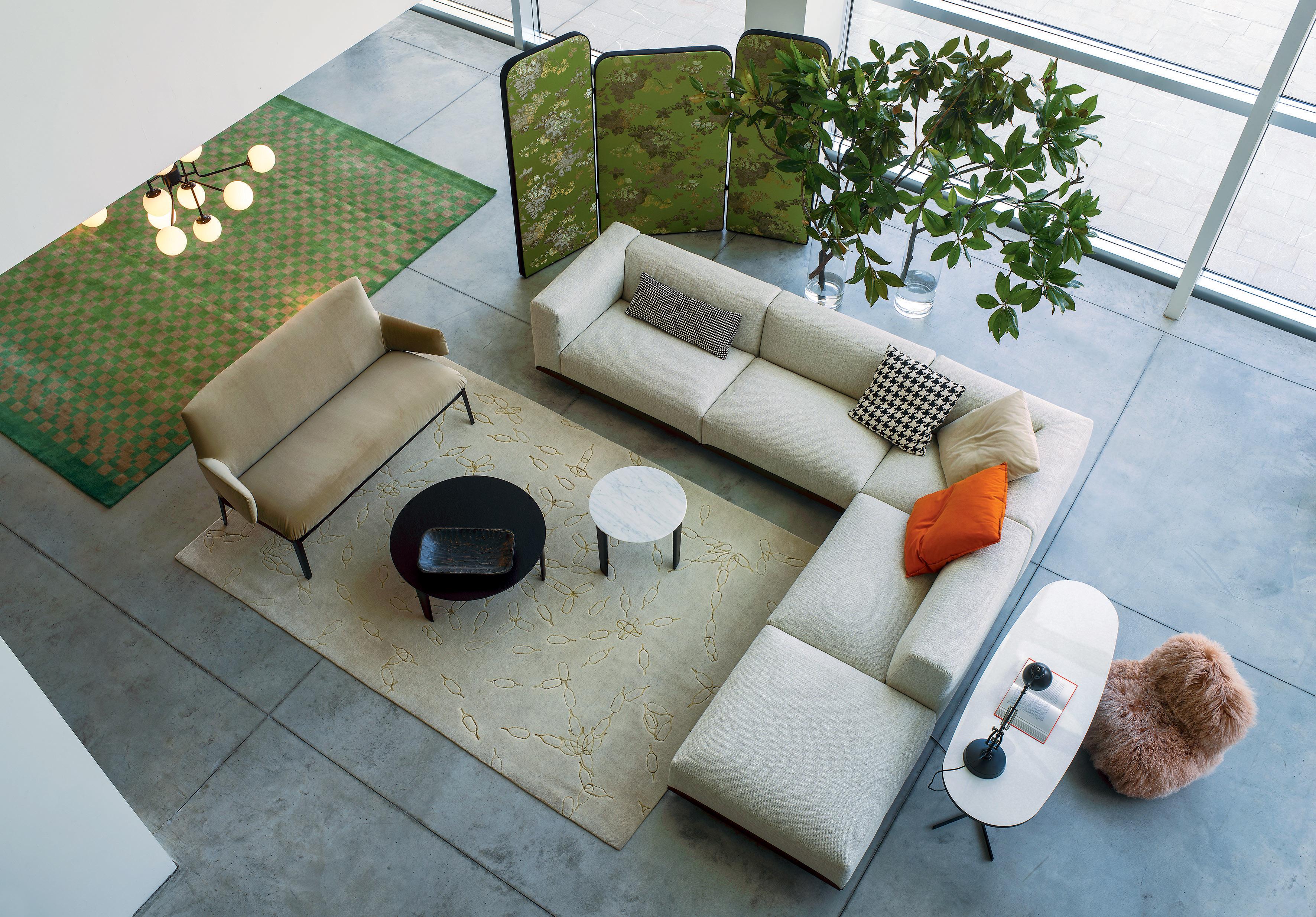 Arflex Hug Love Seat Niedrige Rückenlehne und Armlehne in Rotguss-Metallgrau von Roberto Menghi im Angebot 1