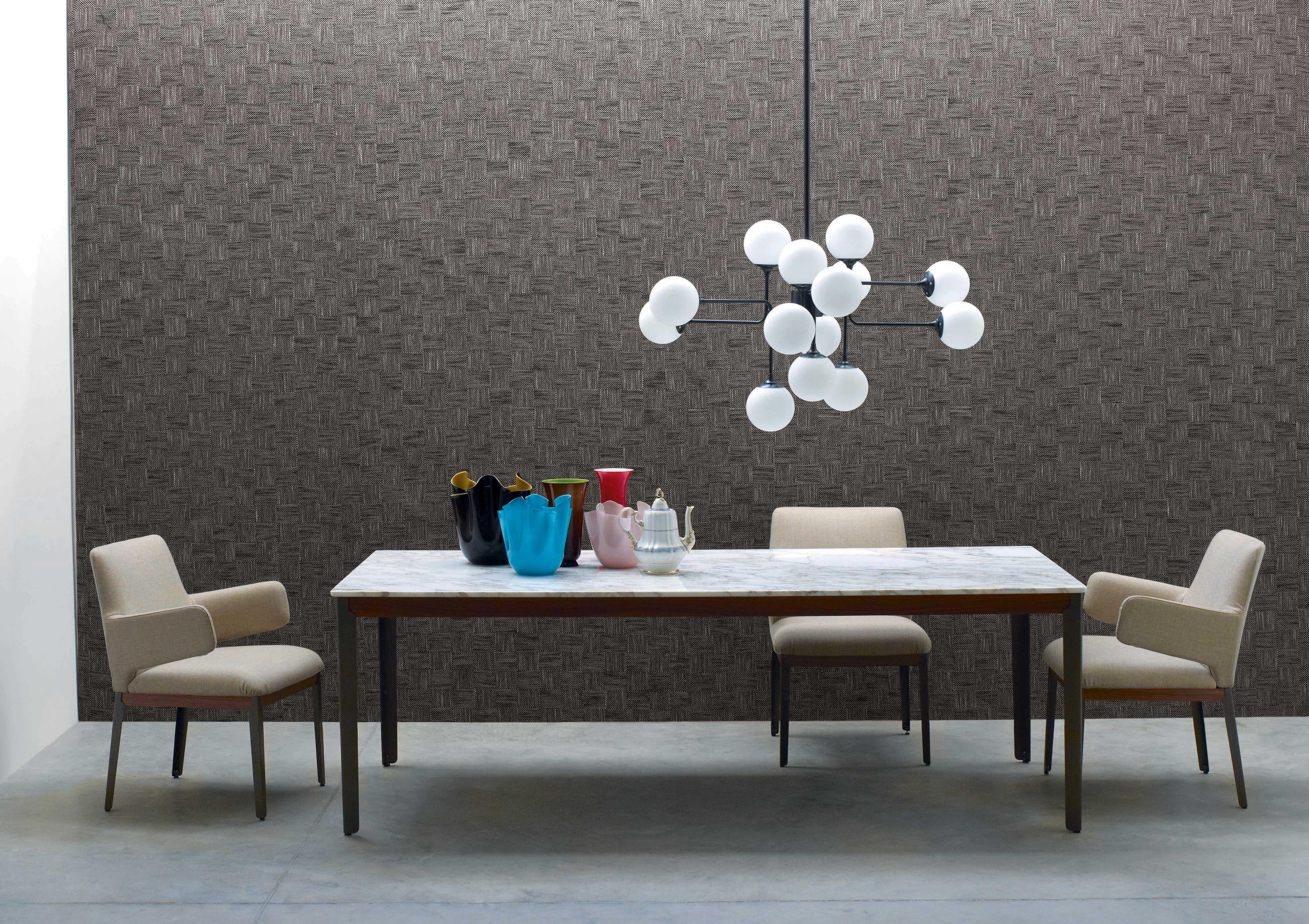 XXIe siècle et contemporain Grande table Arflex avec plateau en marbre de Carrare et base en métal par Claesson Koivisto Rune en vente