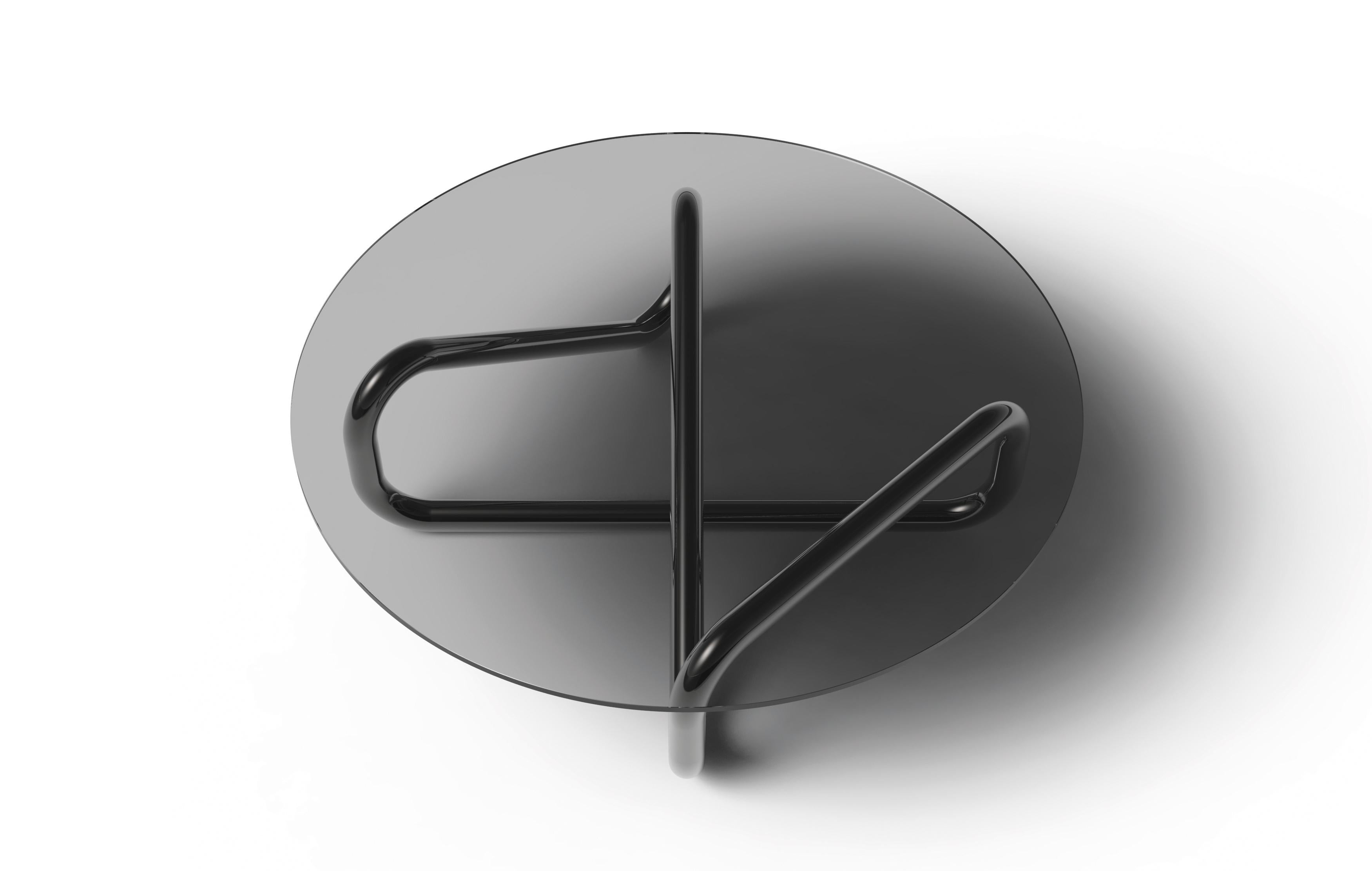 Petite table Arflex Infinity en verre fumé de Claesson Koivisto Rune. Le symbole mathématique de l'éternité est une figure qui ressemble à un chiffre 8 horizontal. L'analogie est bien sûr que si vous suivez la ligne, il vous faudra l'éternité pour