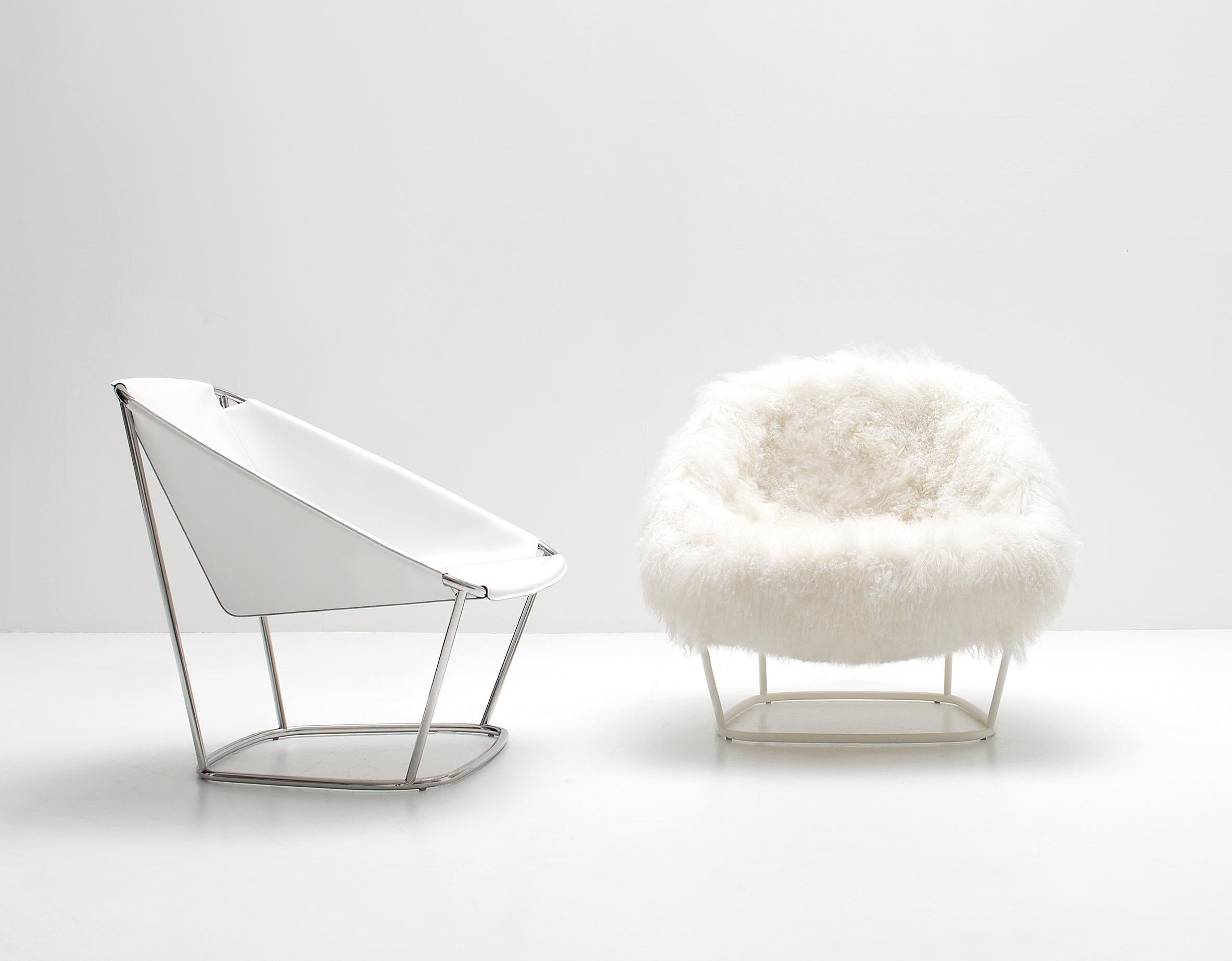 Modern Arflex Katrin Armchair in Natural Fur with White Metal Legs by Carlo Colombo For Sale