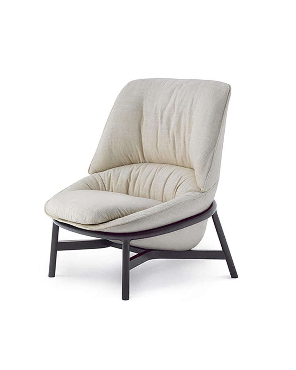 Le fauteuil Ladle, conçu par Luca Nichetto pour Arflex, illustre le modèle de design contemporain. La structure de la chaise est extrêmement adaptable. Le cadre du siège comprend un cadre fixe auquel sont fixés trois types de pieds de base : quatre