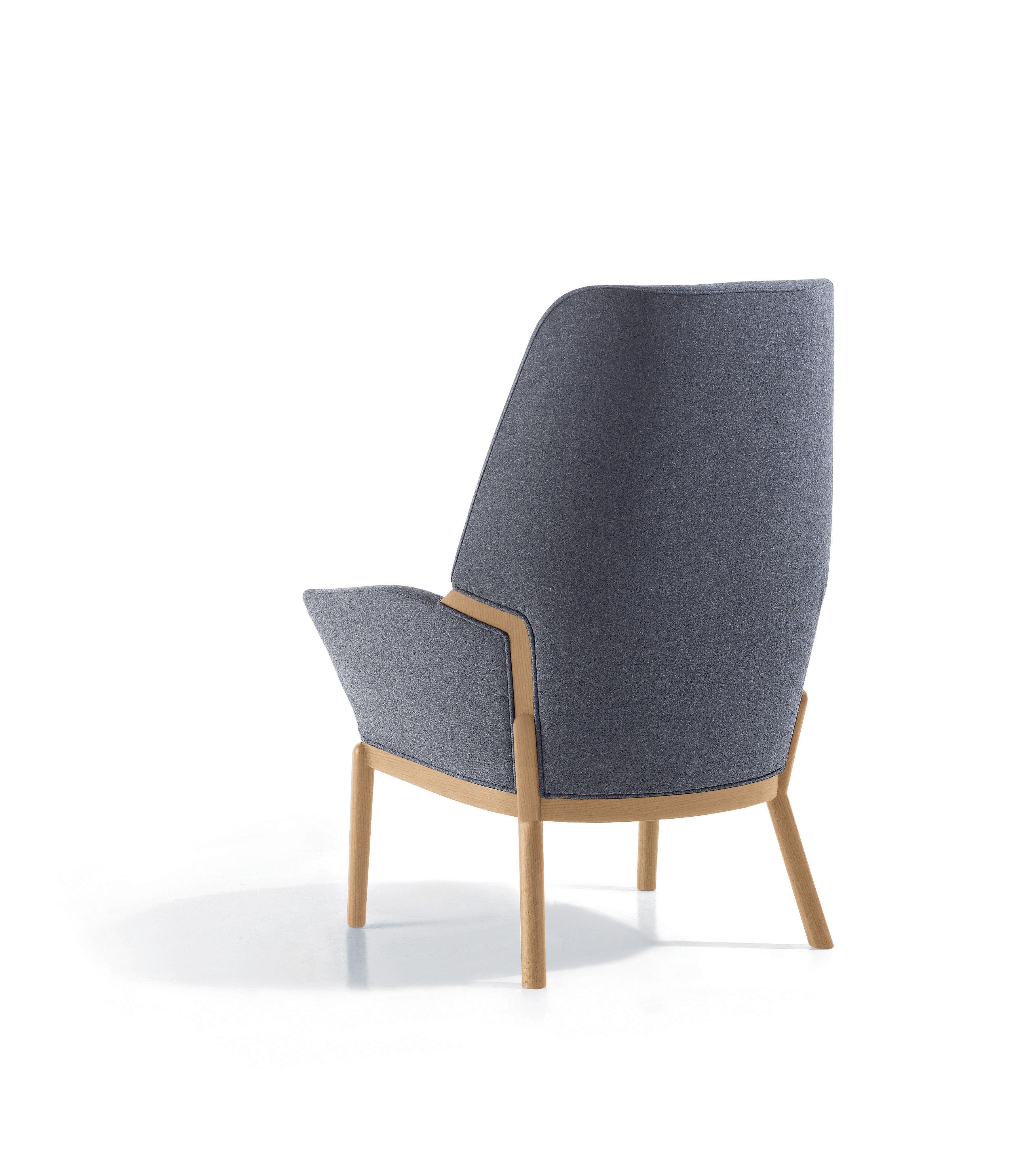 With Serena armchair and Doge pouf, Luca Nichetto has gone further, arriving to the archetype of the Venetian bergère and of its ottoman, both with wooden frame and textile cover, re-edited in a contemporary point of view. Arflex is a pillar of the