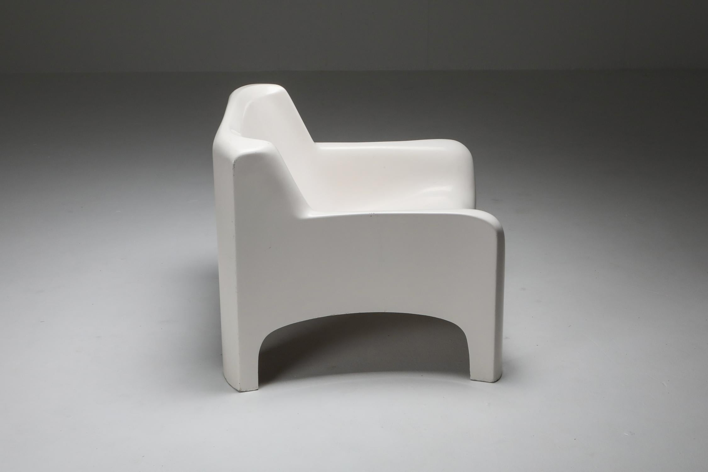 Arflex 'Solar' Lounge Chairs in Fiberglass by Carlo Bartali In Good Condition In Antwerp, BE