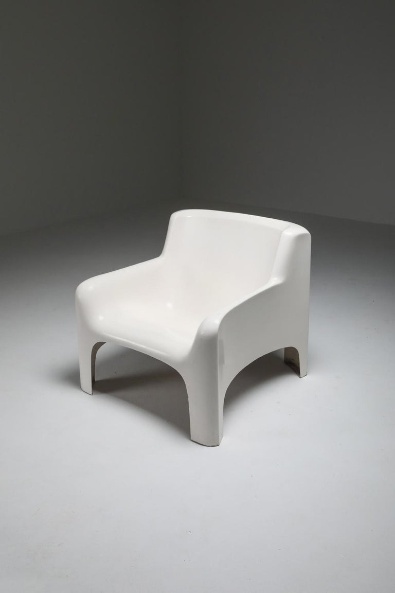 Mid-20th Century Arflex 'Solar' Lounge Chairs in Fiberglass by Carlo Bartali For Sale