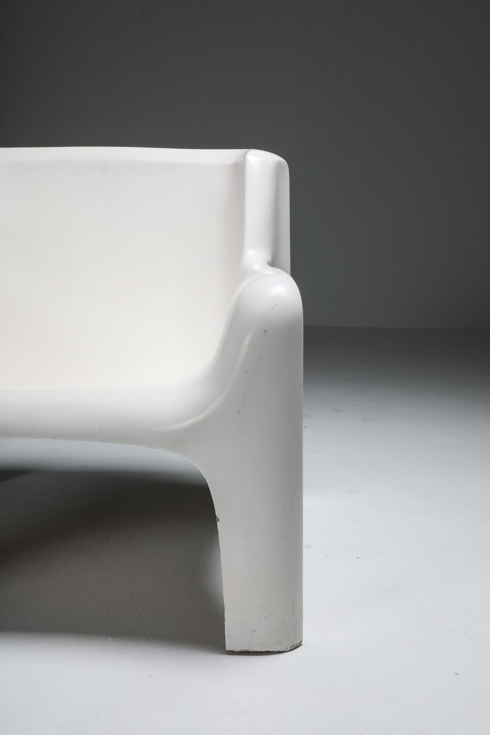 Arflex 'Solar' Lounge Chairs in Fiberglass by Carlo Bartali 1