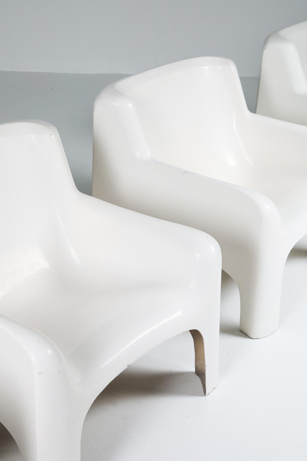 Arflex 'Solar' Lounge Chairs in Fiberglass by Carlo Bartali 2