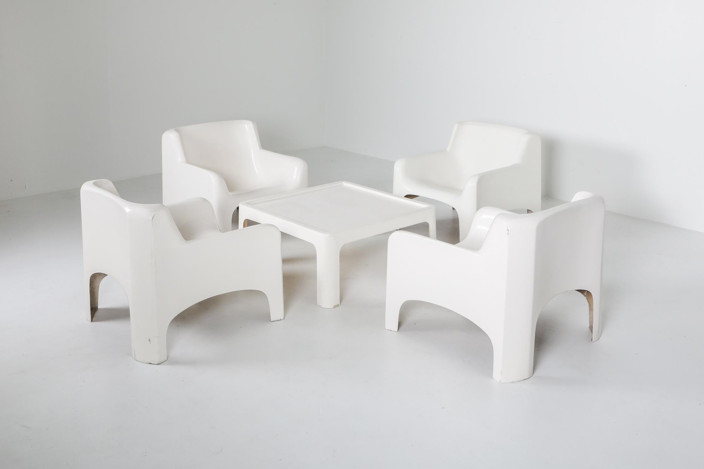 Carlo Bartali, model 'Solar', Arflex, Italy 1965, set of four armchairs with table

Fiberglass and polyester resin with lacquer finish
These elegant lounge chairs by Carlo Bartoli were made in Italy by Arflex and imported into the US by Stendig.