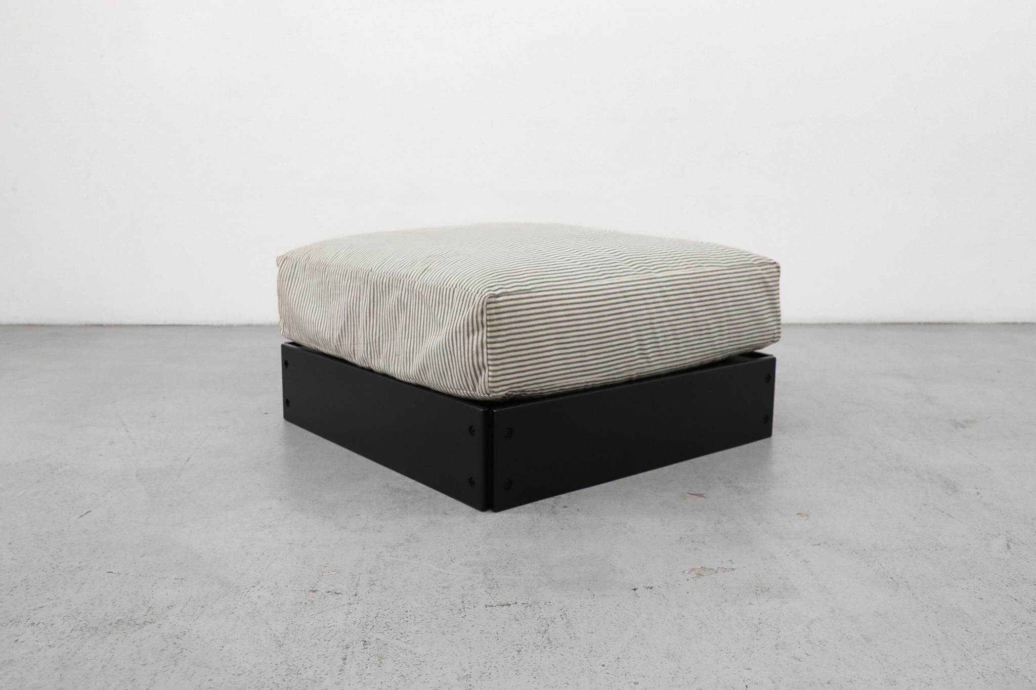 Pouf anni '70 di Rolf Heide per ICF con cuscino a righe e base nera in vendita 5