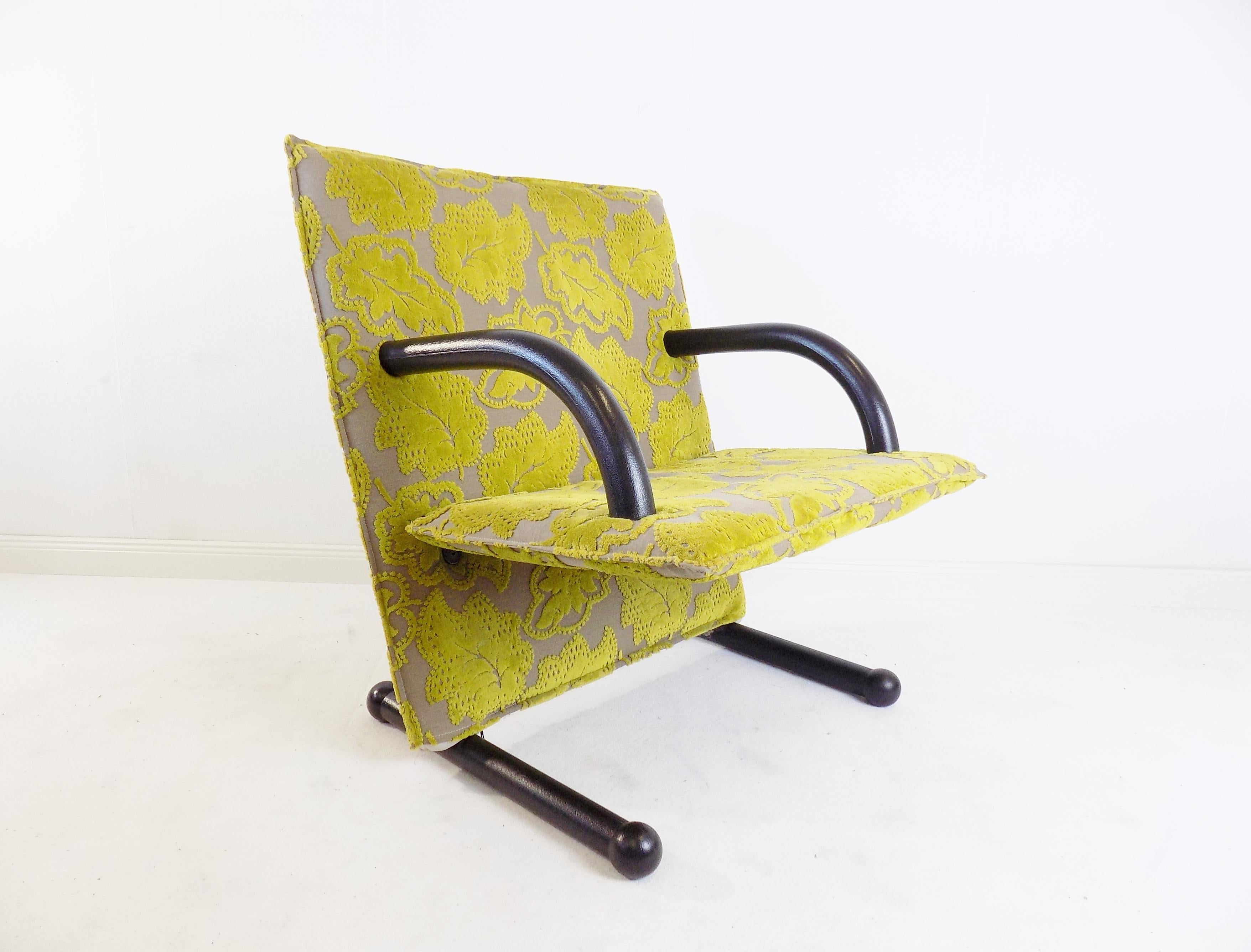 Fabric Arflex T Series Lounge Chair by Burkhard Vogtherr