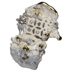 Anello scultoreo Argentamento Bianco in argento 925 di Brando Pilgiò