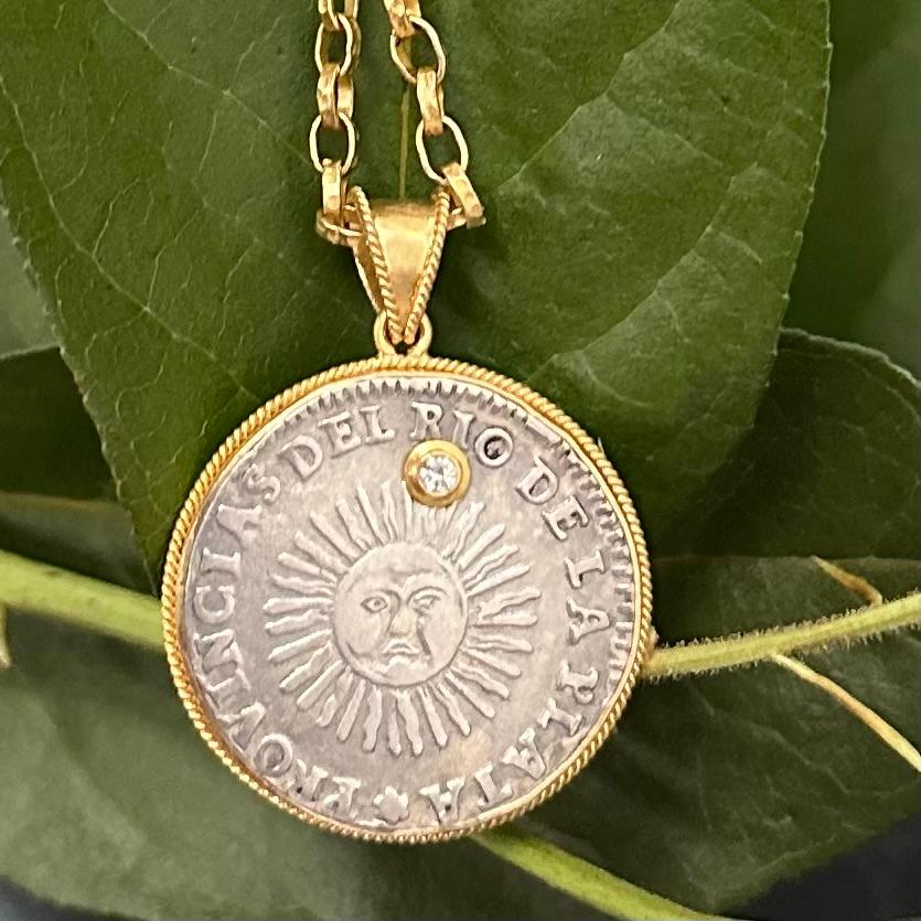 Contemporain Argentina 1826 Silver Sun-Face Coin Diamond 18k Gold Pendentif  en vente