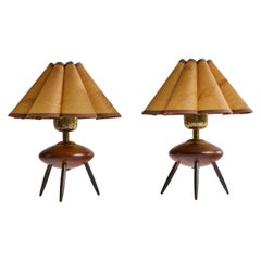 Designer argentin, lampes de table, bois, laiton, papier, Argentine, années 1950