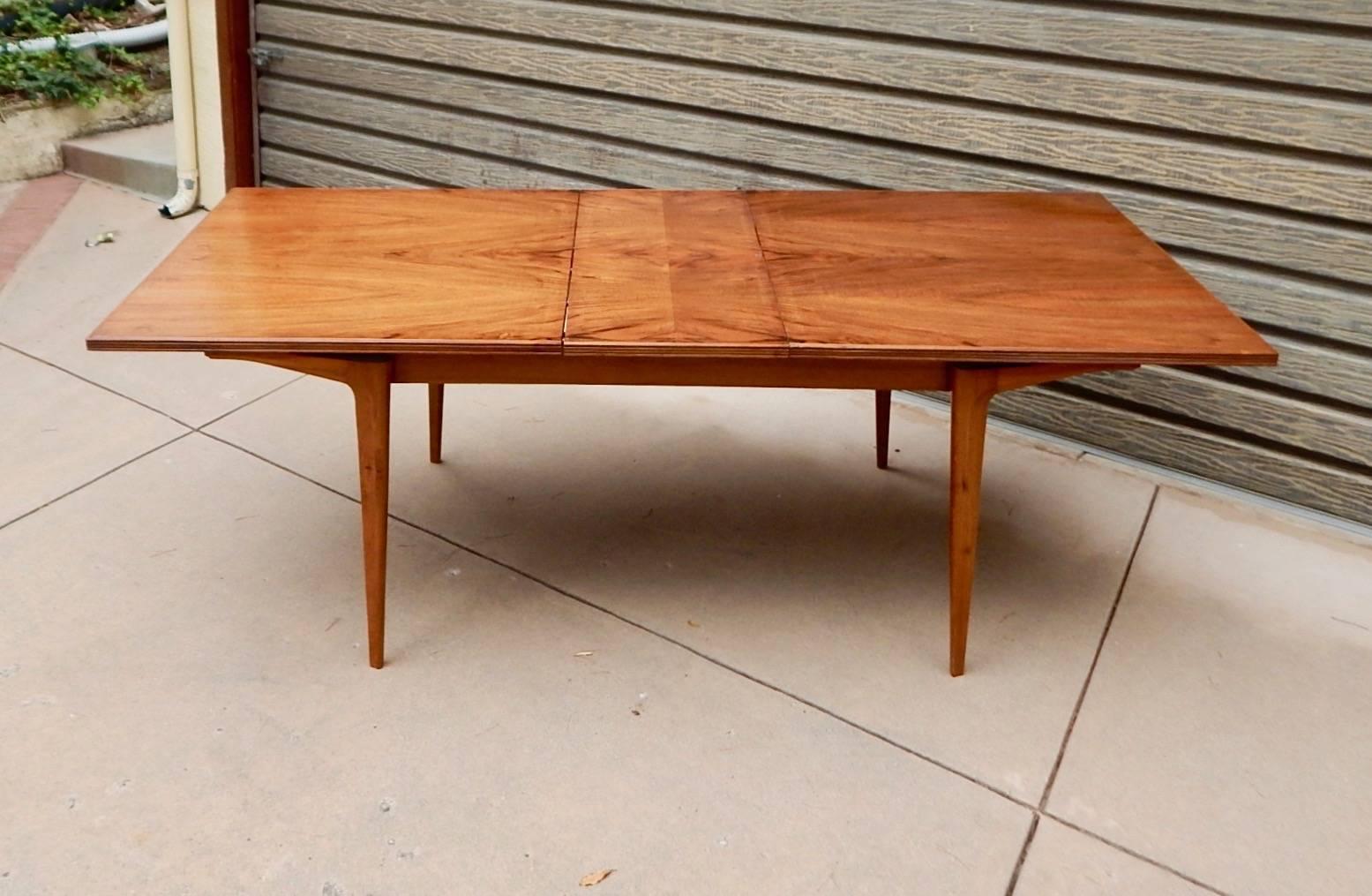 Argentine Mid-Century Modern Extendable Dining Table in Highly Figured Walnut 7