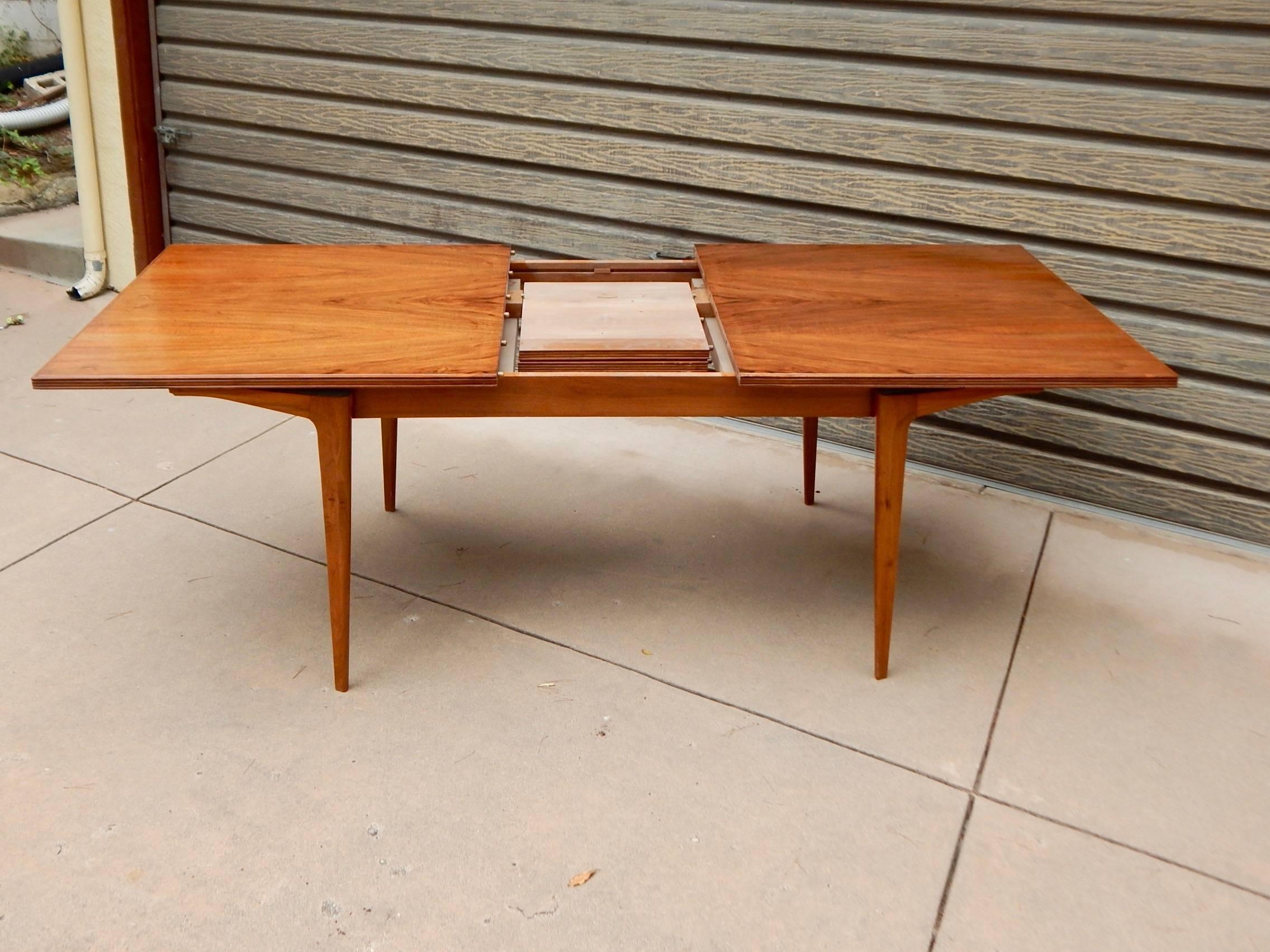 Argentine Mid-Century Modern Extendable Dining Table in Highly Figured Walnut 4