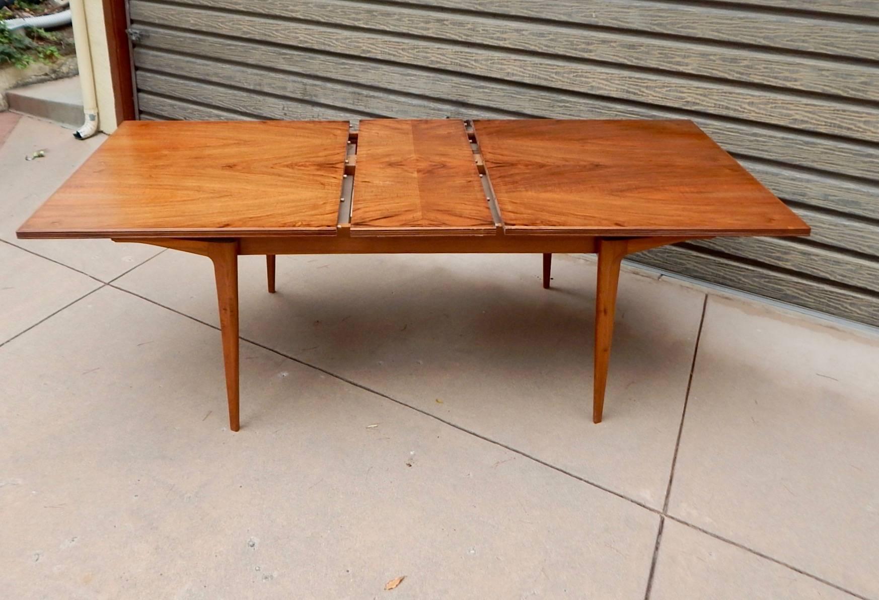 Argentine Mid-Century Modern Extendable Dining Table in Highly Figured Walnut 5