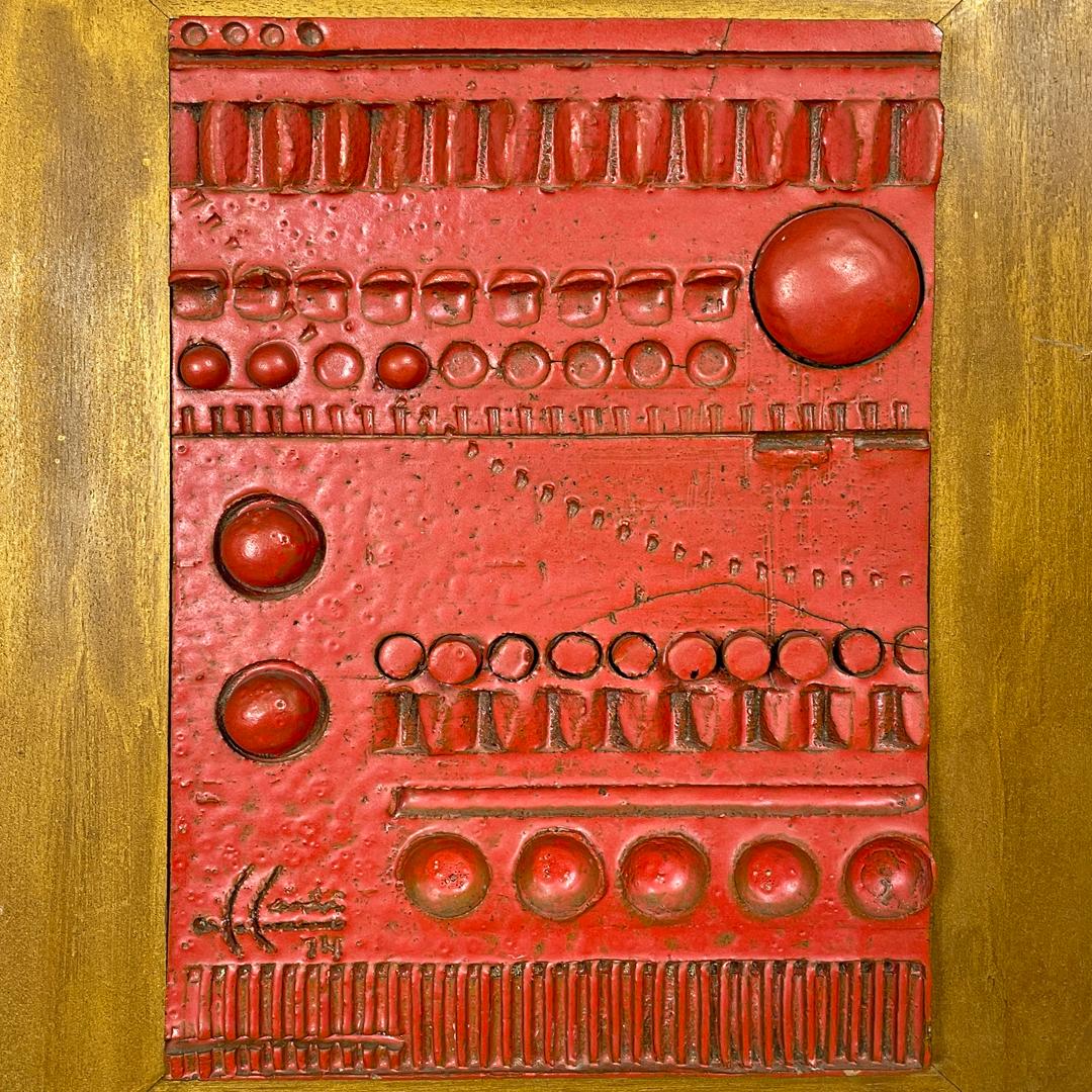 Scultura moderna argentina in ceramica rossa e legno dorato di Carlos Carlè 1974 in vendita 4