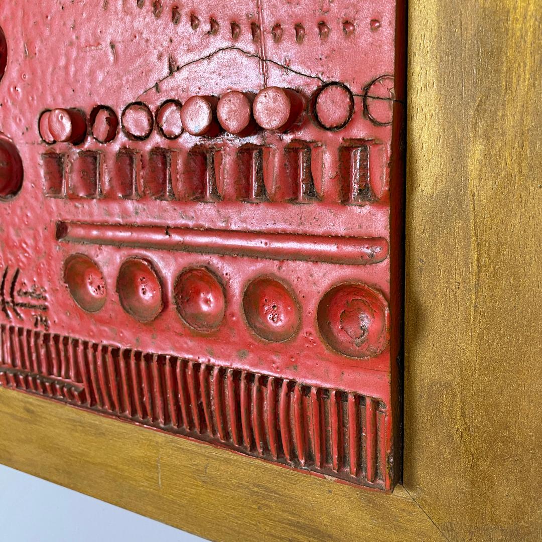 Scultura moderna argentina in ceramica rossa e legno dorato di Carlos Carlè 1974 in vendita 8