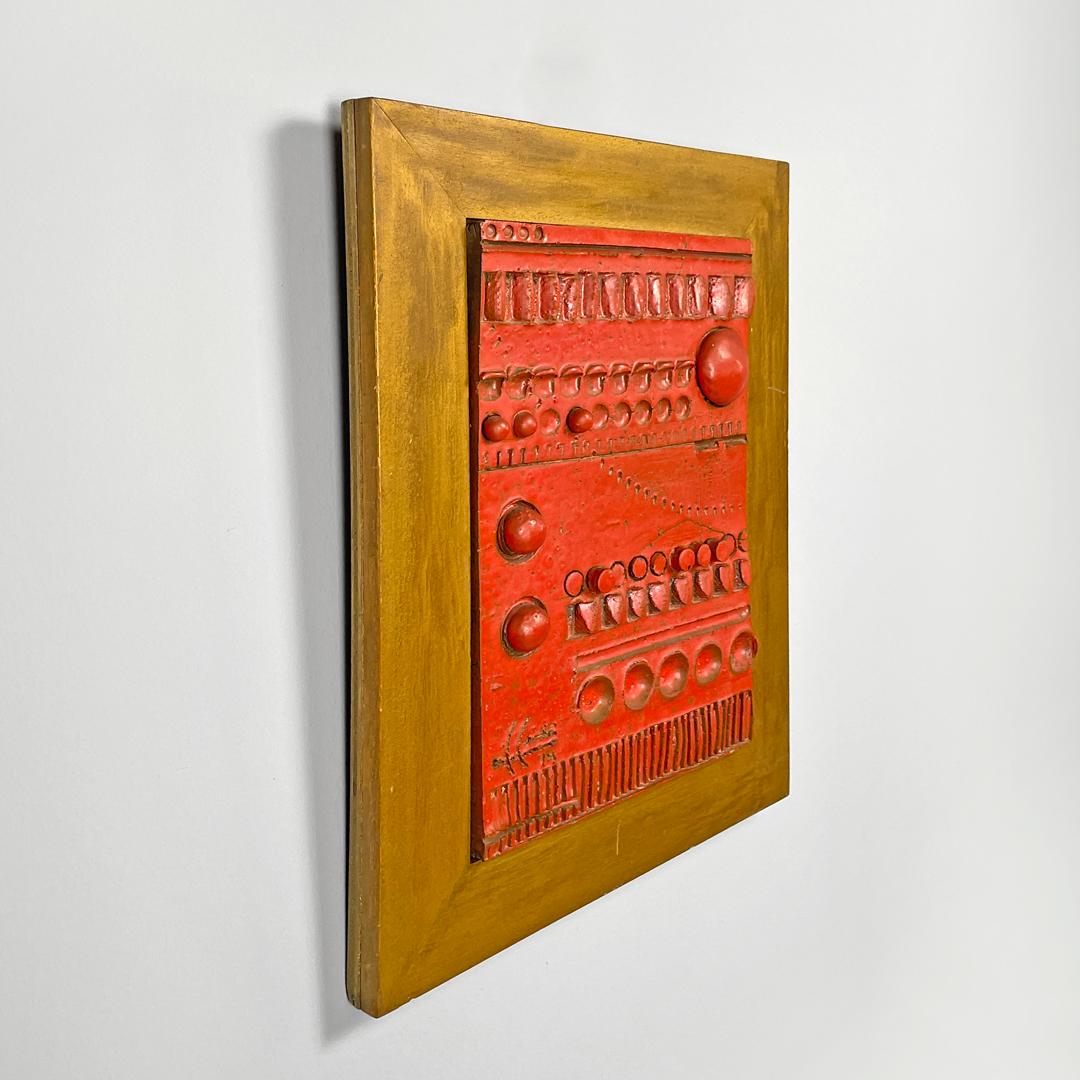 Argentino Scultura moderna argentina in ceramica rossa e legno dorato di Carlos Carlè 1974 in vendita